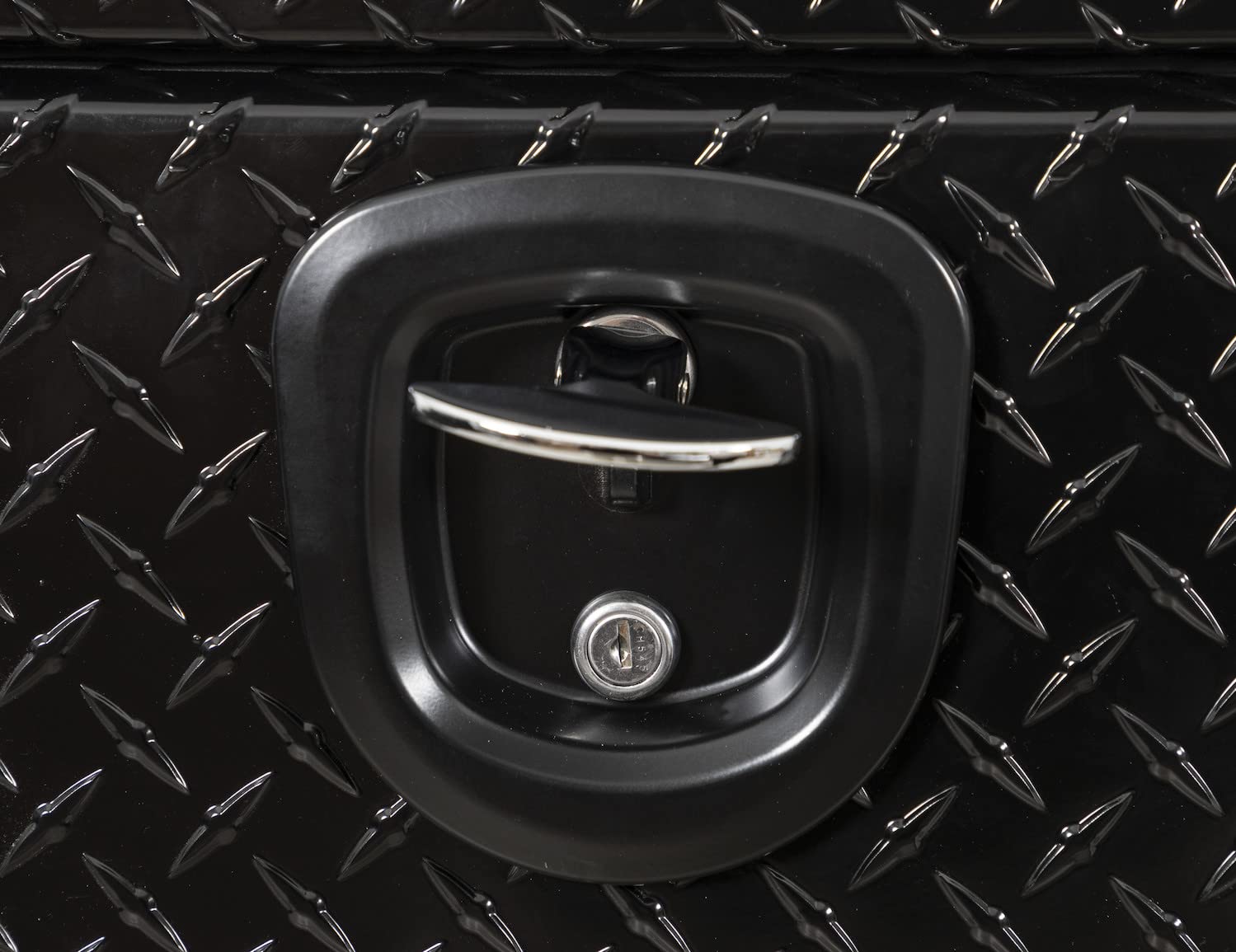 **Black Diamond Tread Aluminum Underbody Truck Tool Box – 24