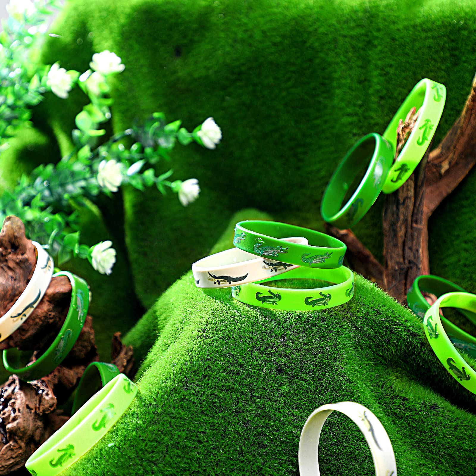 Junkin 30 Pack Reptile Party Supplies - Silicone Wristbands, Crocodile Favors Bracelets for Kids, Birthday Party Gifts & Bag Stuffers - Perfect for Reptile Themed Parties, Zoo Events & Classroom Rewards (Crocodile Design)