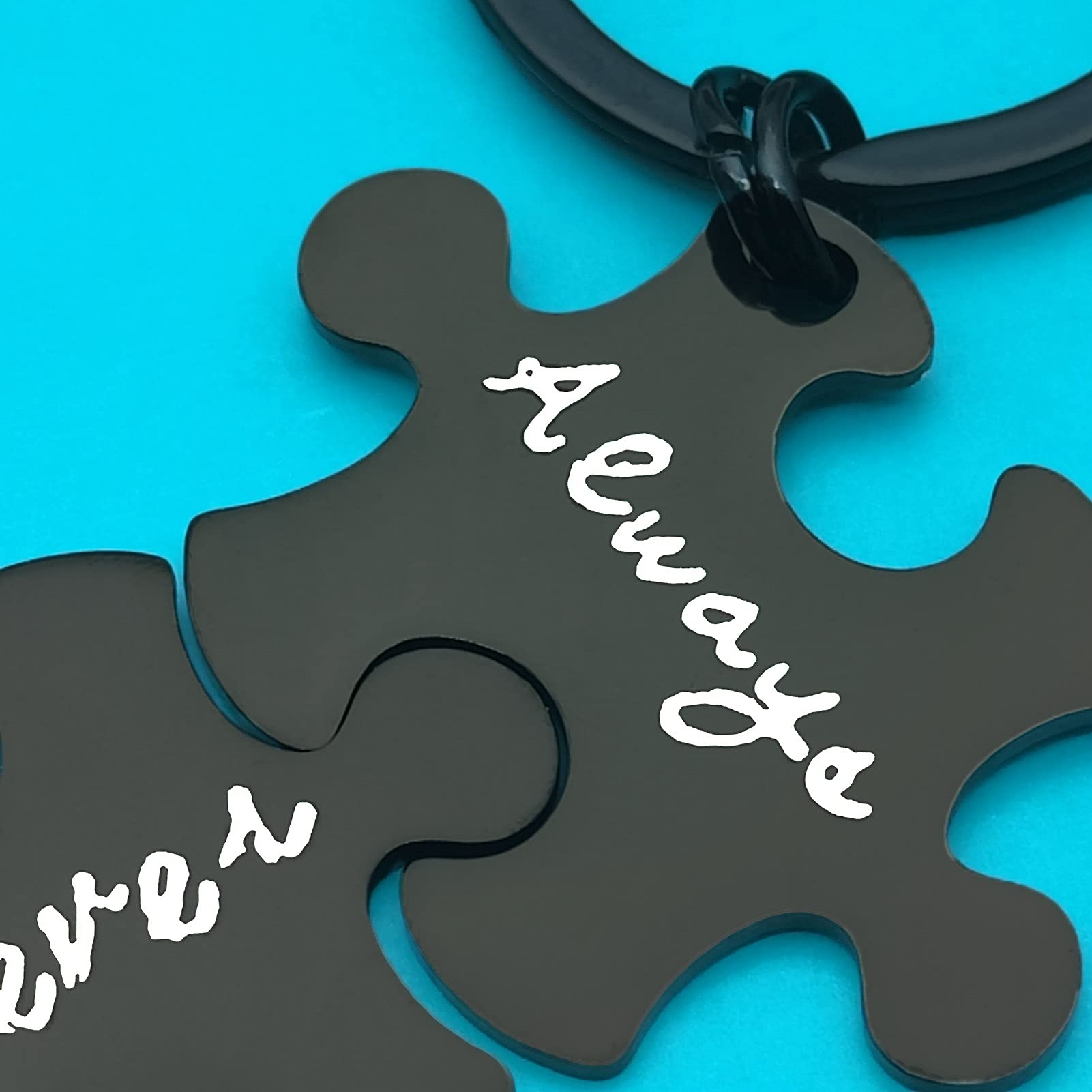 Romantic Couple Keychain Set - Perfect Valentine's Day, Christmas, Birthday & Anniversary Gift for Boyfriend, Girlfriend, Husband or Wife - Heart-Shaped Matching Keychains for Couples - Ideal for Everyday Use & Special Occasions