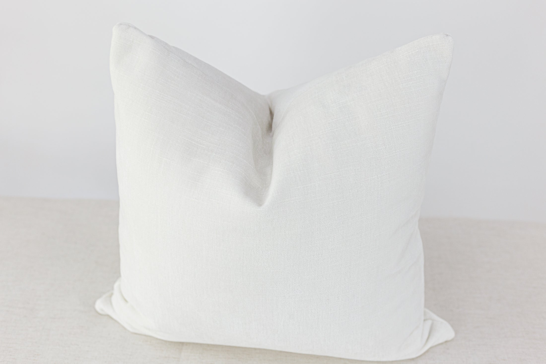 Luxury White Velvet Pillow Covers - Soft & Elegant Decorative Throw Pillow Cases for Sofa, Bed, Couch - Home Decor & Living Room Accessories