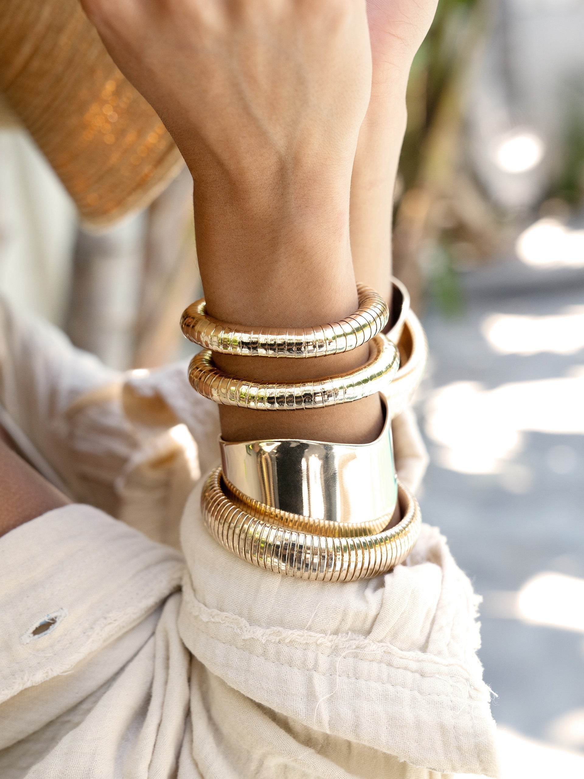 Liquid Gold Stretch Bracelet for Women - Elegant Adjustable Beaded Jewelry for Everyday Wear & Special Occasions