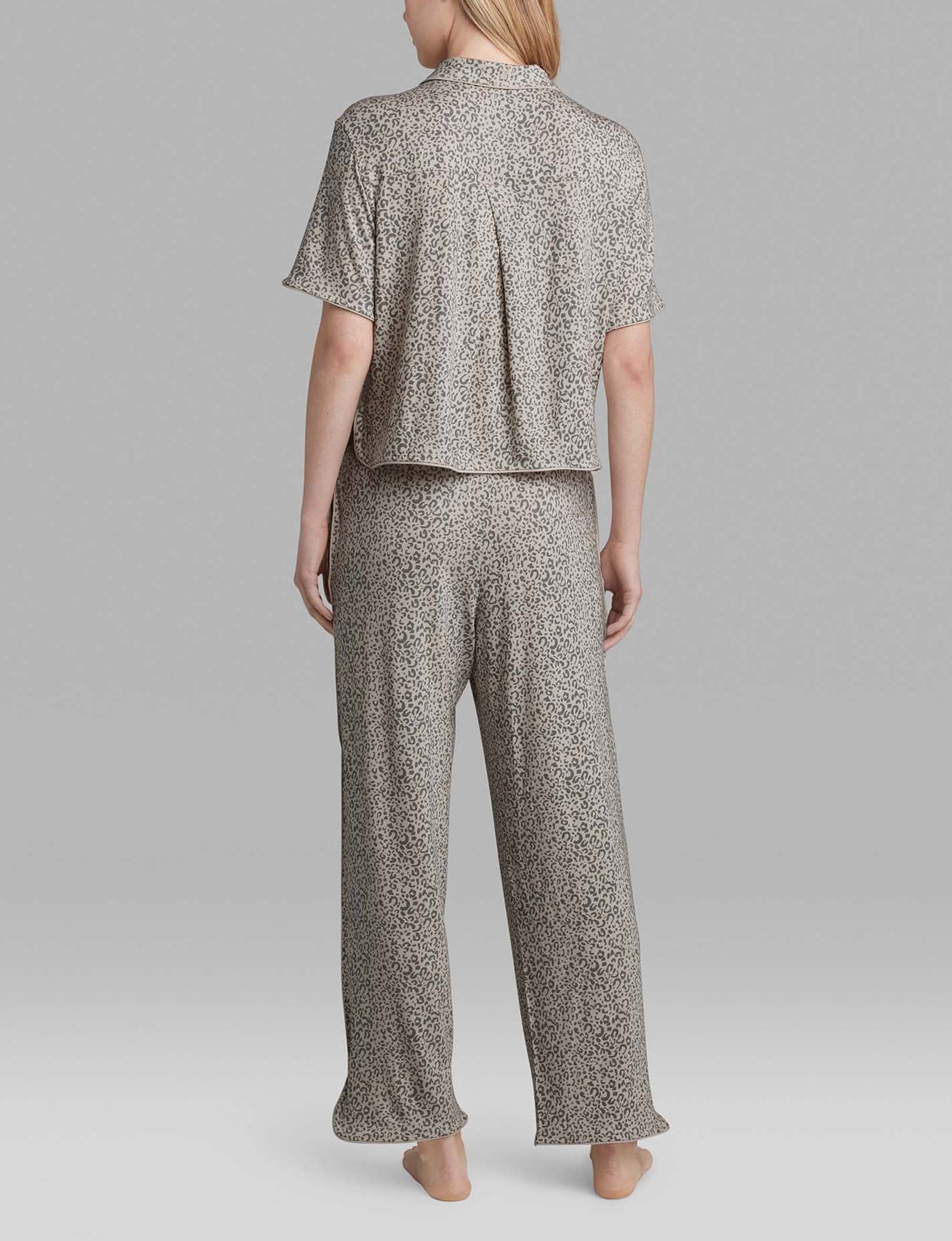 Cozy Women's Fleece Pajama Set - Soft Pullover Top & Lounge Pants for Sleepwear & Relaxation | Perfect for Winter Nights, Movie Time & Home Comfort