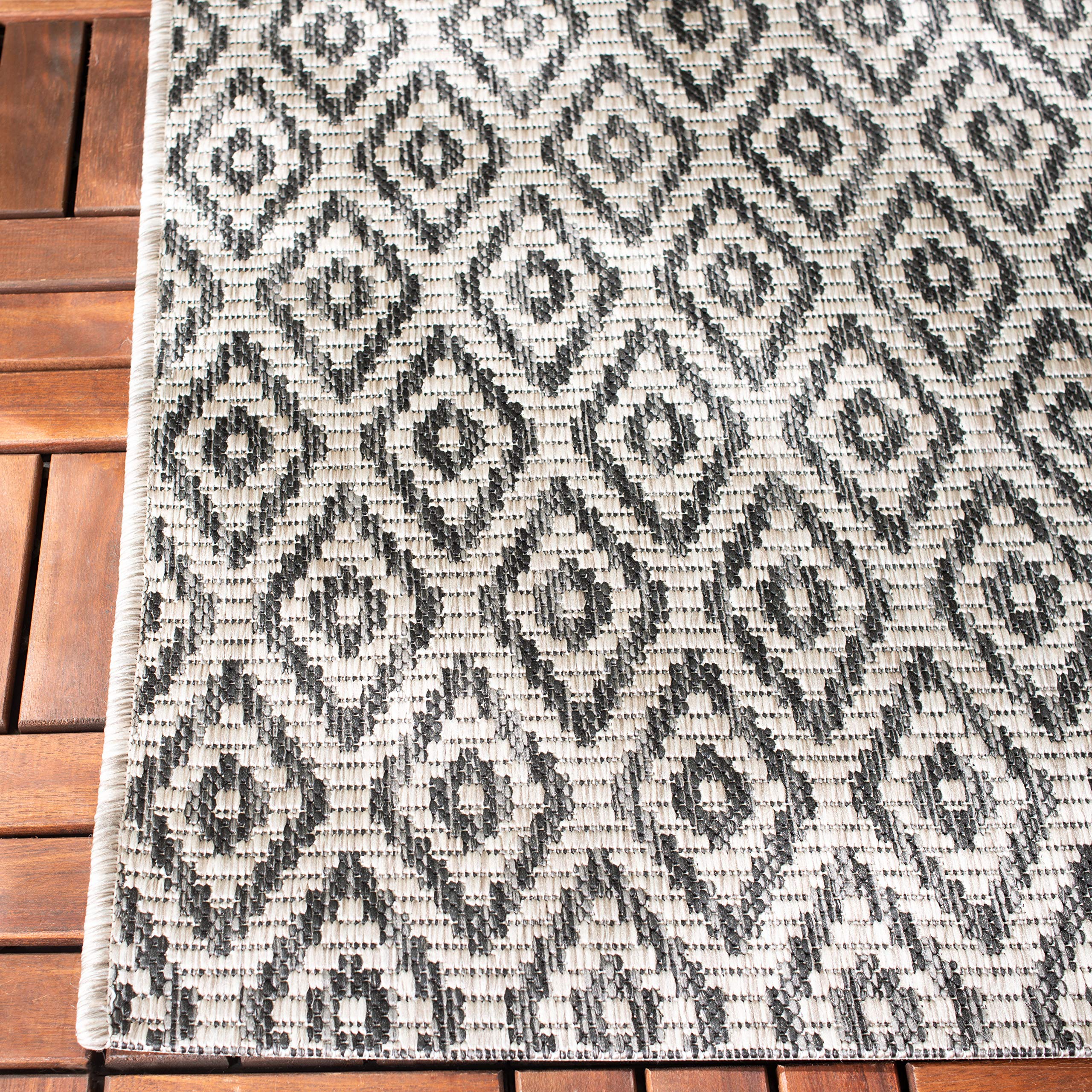 SAFAVIEH Courtyard Collection 6'7