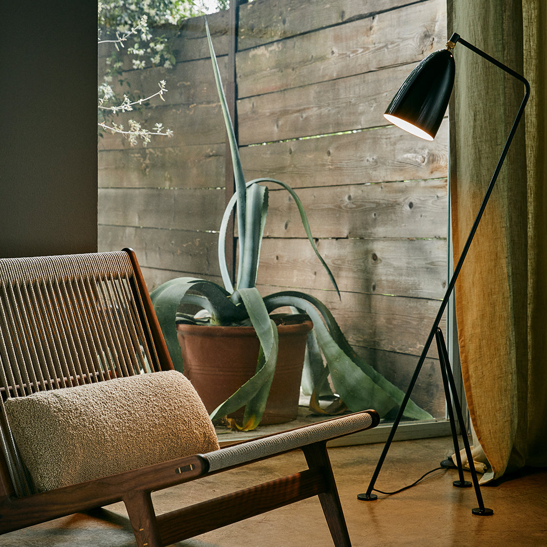 Modern Grossman Gräshoppa Adjustable Floor Lamp - Scandinavian Design for Living Room, Bedroom & Office - Bright LED Reading Light with Flexible Gooseneck