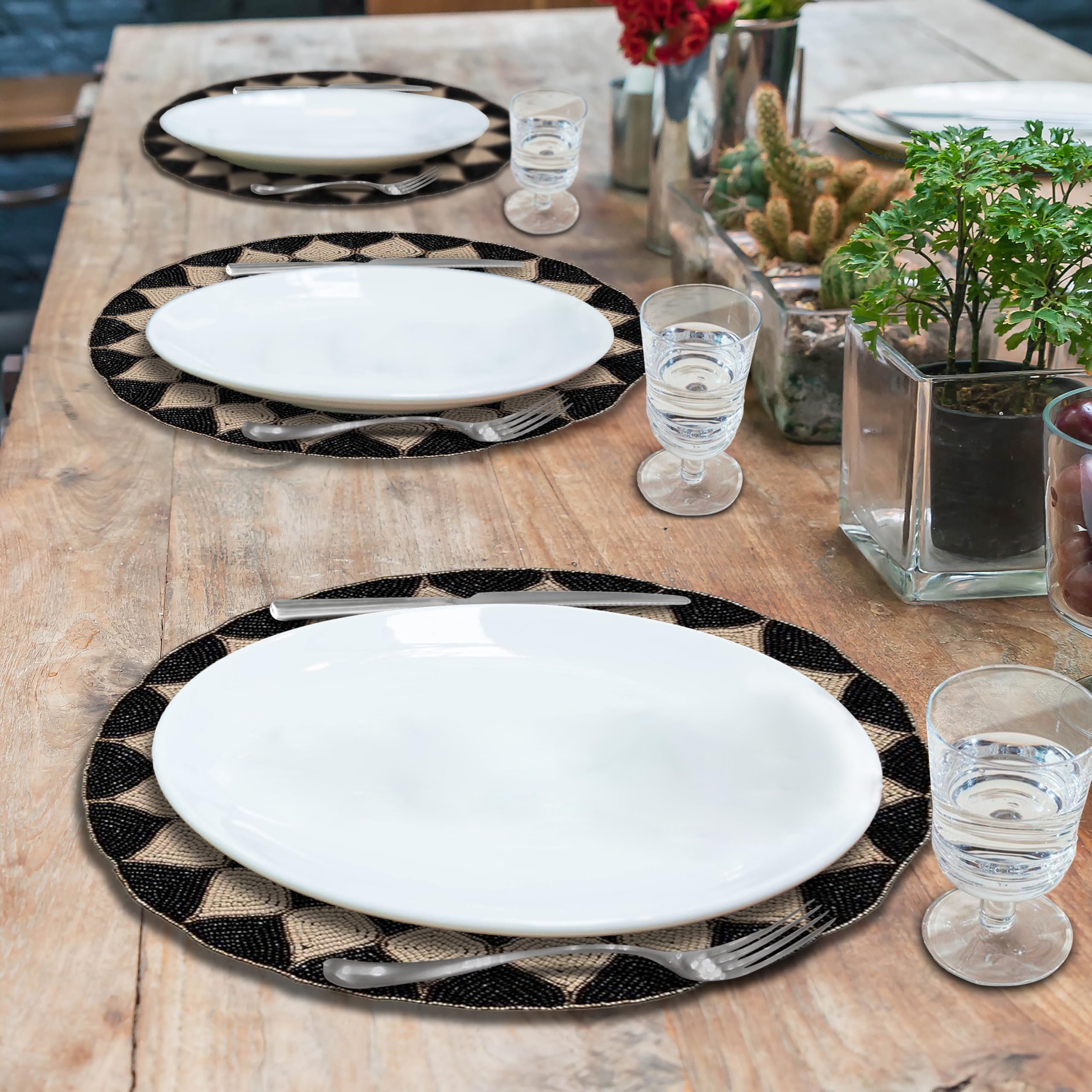 Decozen Round Placemats Set of 4 - 14 Inch Beaded Charger Plates for Dining Table Decor | Heat Resistant Table Mats for Wedding, Mother's Day, Kitchen, Office & Home Decor | Elegant Black & Beige Place Settings for Formal Dinners & Everyday Use