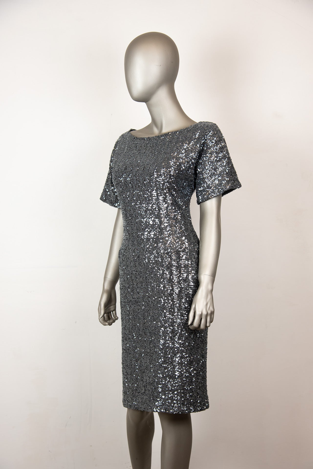 N°21 Silver Sequin Short Sleeve Dress Size 40 - Perfect for Evening Parties, Cocktail Events & Special Occasions