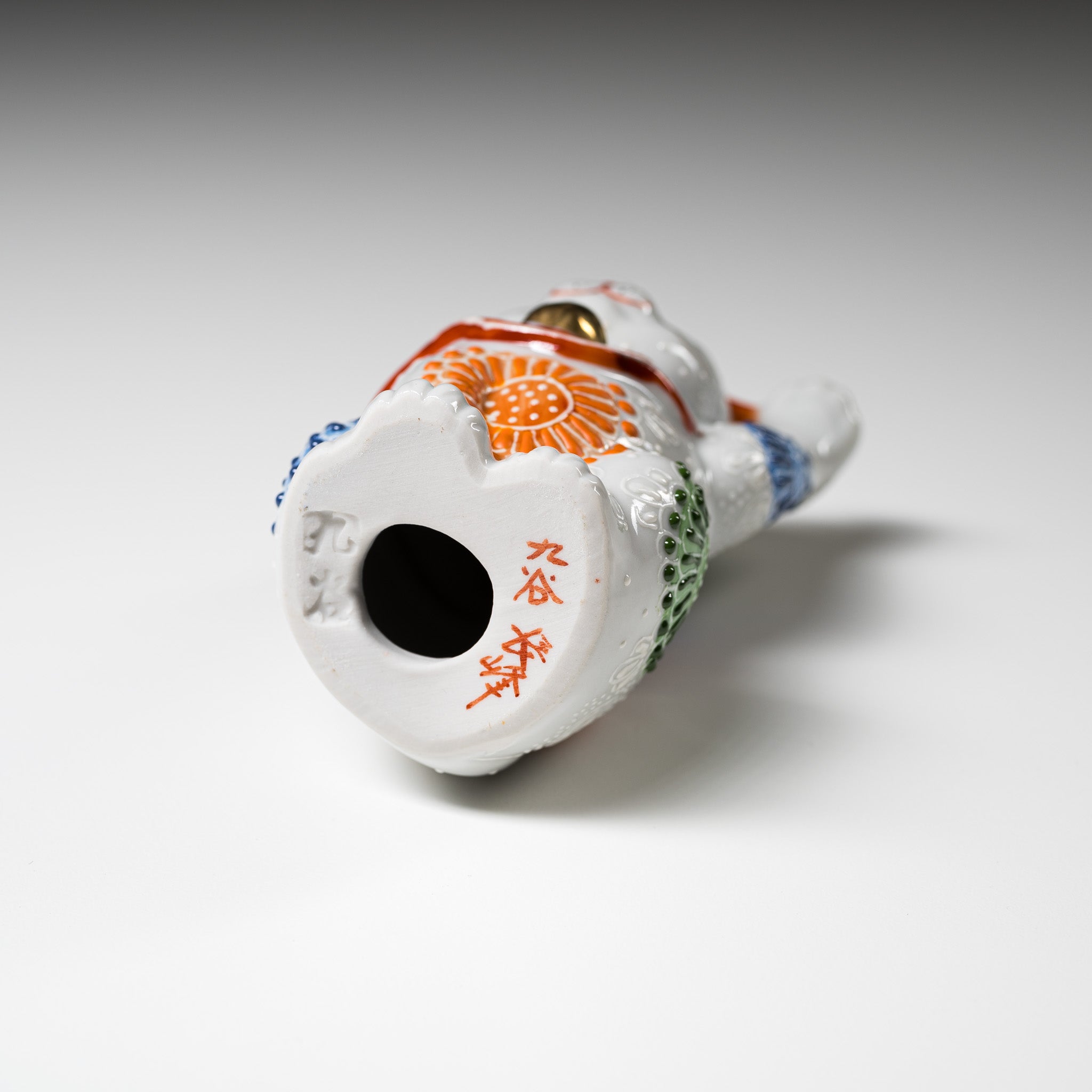 Japanese Kutani Ware White Beckoning Cat Koko Figurine - Handcrafted Ceramic Lucky Charm for Home Decor & Office Feng Shui