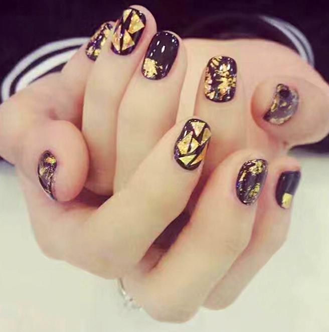 Nail Art Leaf Foil - Metallic Decorative Foils for DIY Nail Designs - Perfect for Salon, Home Manicures & Nail Art Enthusiasts