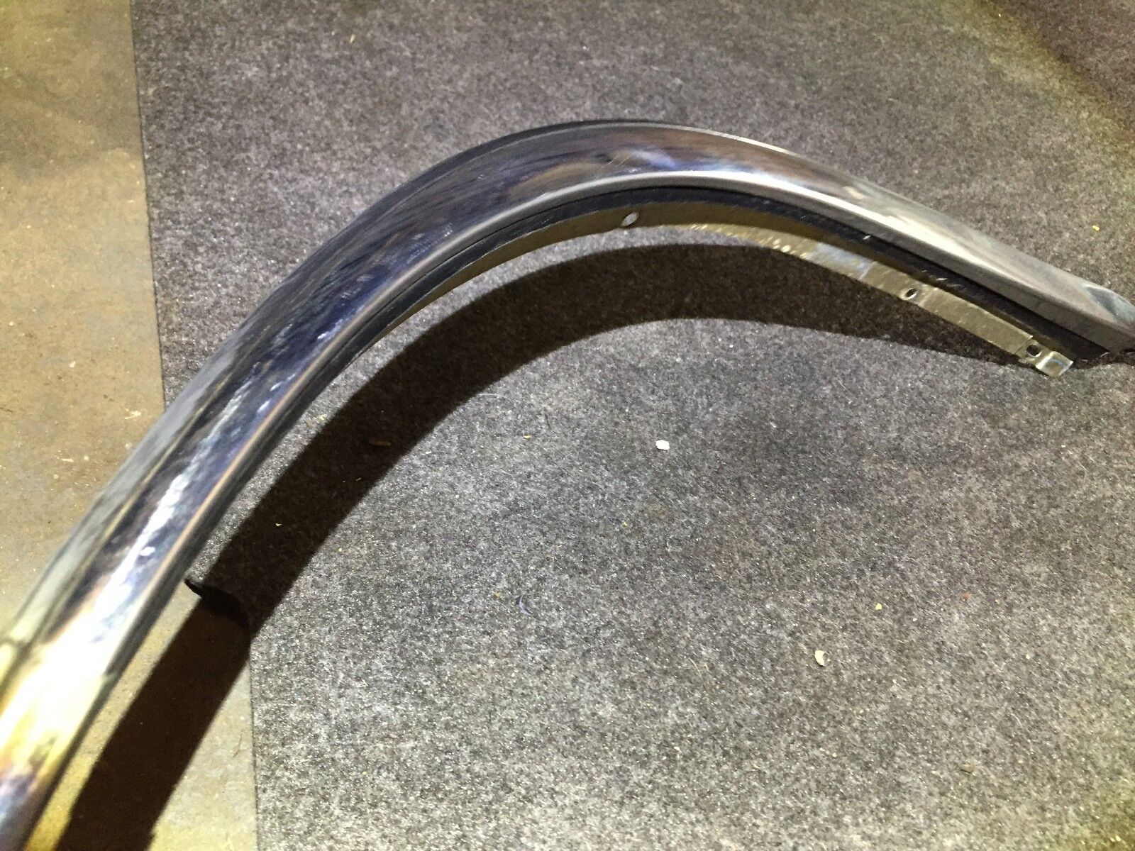 2004-2011 Lincoln Town Car Front Left Door Exterior Frame Trim Bezel OEM Replacement Part - Perfect for Car Restoration & Door Repair Projects