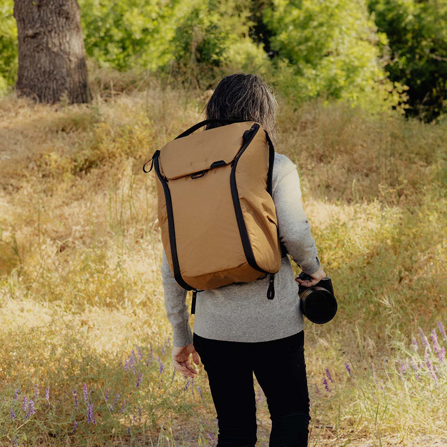 Peak Design Everyday Backpack 20L - Durable Camera & Travel Backpack for Photographers - Waterproof Laptop Bag with Customizable Storage - Perfect for Commuting, Hiking & Urban Adventures