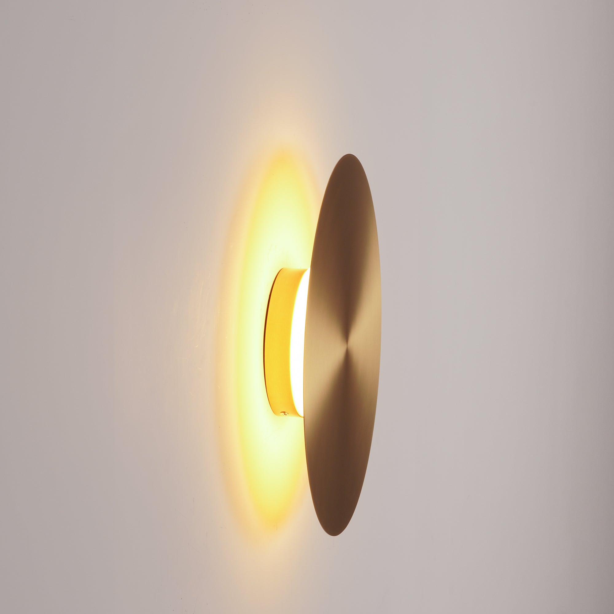 Gossa Sconce Wall Light - Modern LED Wall Sconce for Bedroom, Living Room & Hallway - Energy Efficient Indoor Lighting Fixture with Adjustable Brightness