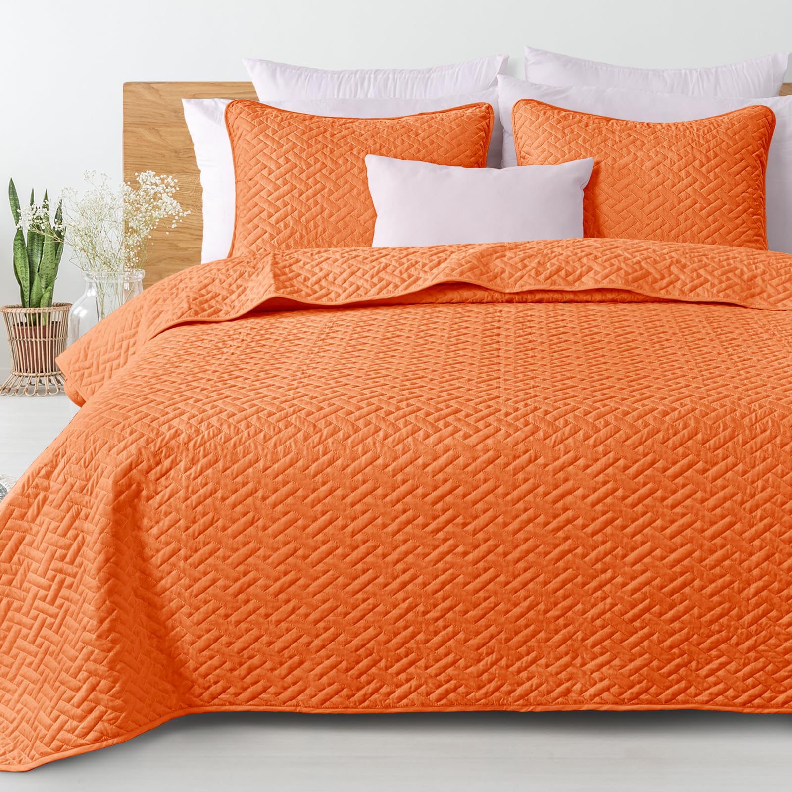 Exclusive Full Queen Size Quilt Bedding Set with Pillow Shams - Soft Lightweight Basket Quilted Bedspread Coverlet for All Seasons - Orange Home Decor for Cozy Bedroom & Guest Room