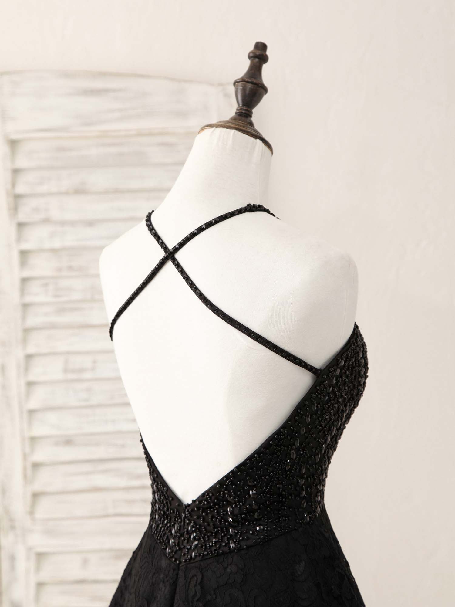 Elegant Black Round Neck Lace Beads Short Prom Dress for Women - Perfect for Homecoming, Party, and Special Occasions