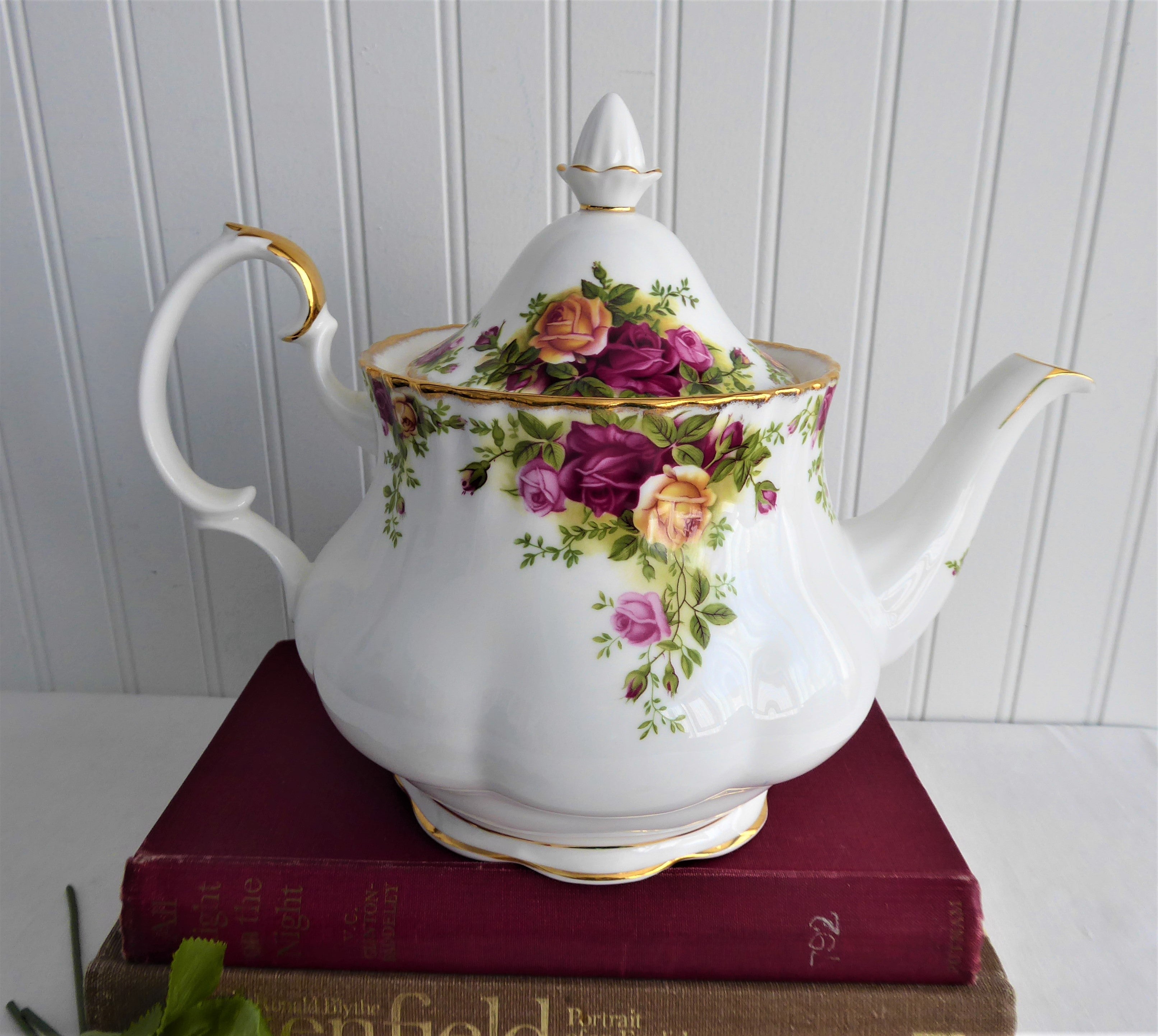 Vintage Royal Albert Old Country Roses Large Teapot - 48oz English Porcelain Teapot (1974-1992) | Perfect for Afternoon Tea, Bridal Showers & Collectible Display
