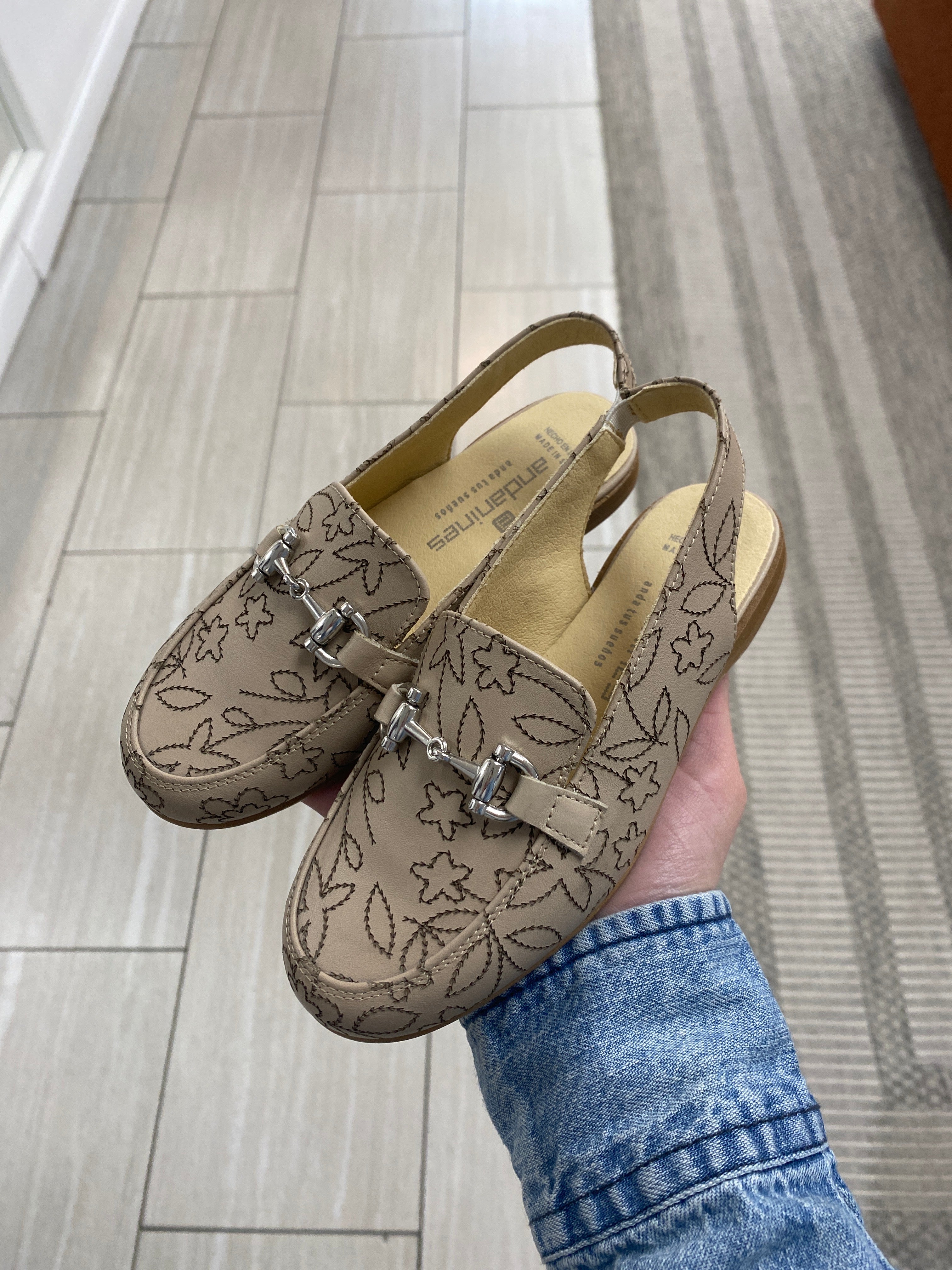 Andanines Floral Embroidered Mule Slippers - Women's Comfortable House Shoes with Non-Slip Sole for Indoor/Outdoor Wear, Perfect for Home, Garden, and Casual Outings
