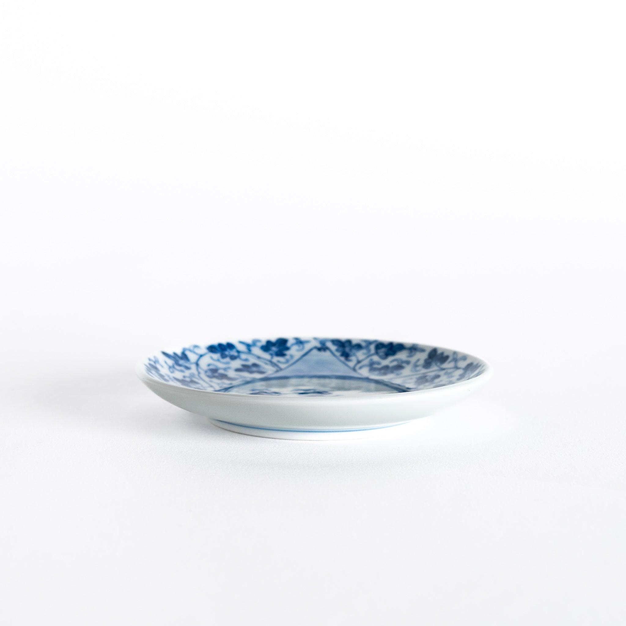 3-Sided Mount Fuji Arabesque Sauce Dish - Elegant Japanese-Style Serving Plate for Sushi, Soy Sauce & Dipping - Perfect for Asian Dining & Home Decor