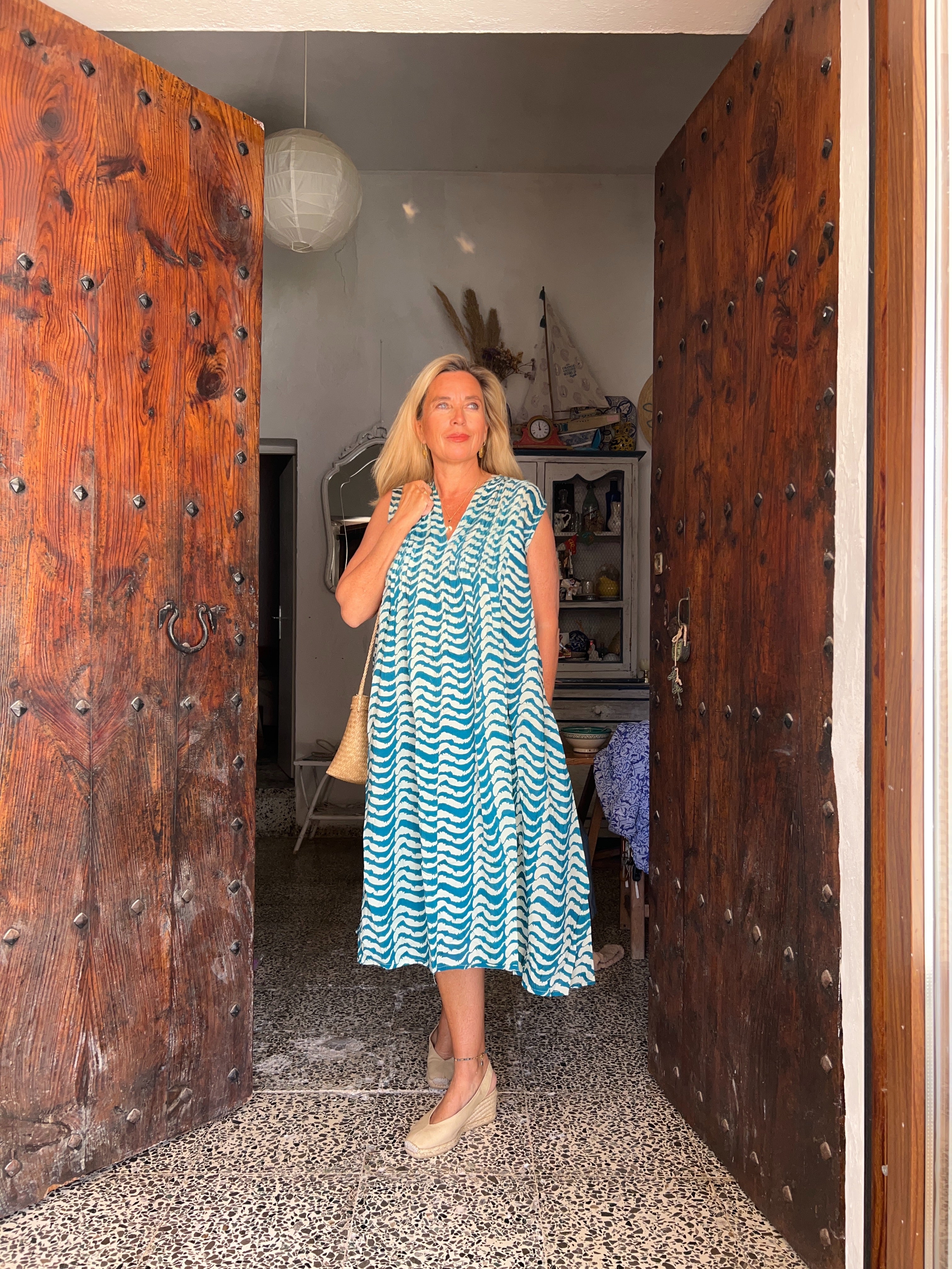 Pleated Cotton Midi Dress with Blue Leaves Print - Perfect for Casual Outings, Summer Parties, and Boho Style