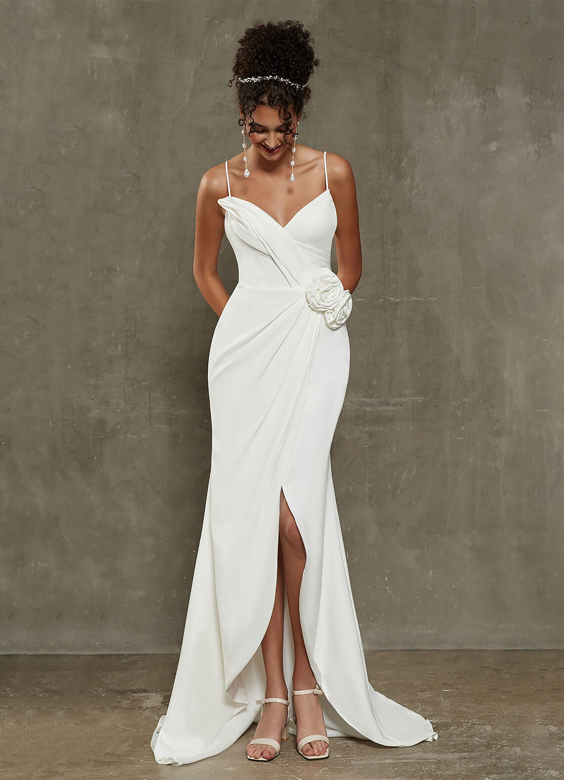 Elegant Diamond White 3D Floral Applique High-Low Wedding Gown for Brides - Perfect for Beach Weddings, Garden Ceremonies & Romantic Photoshoots