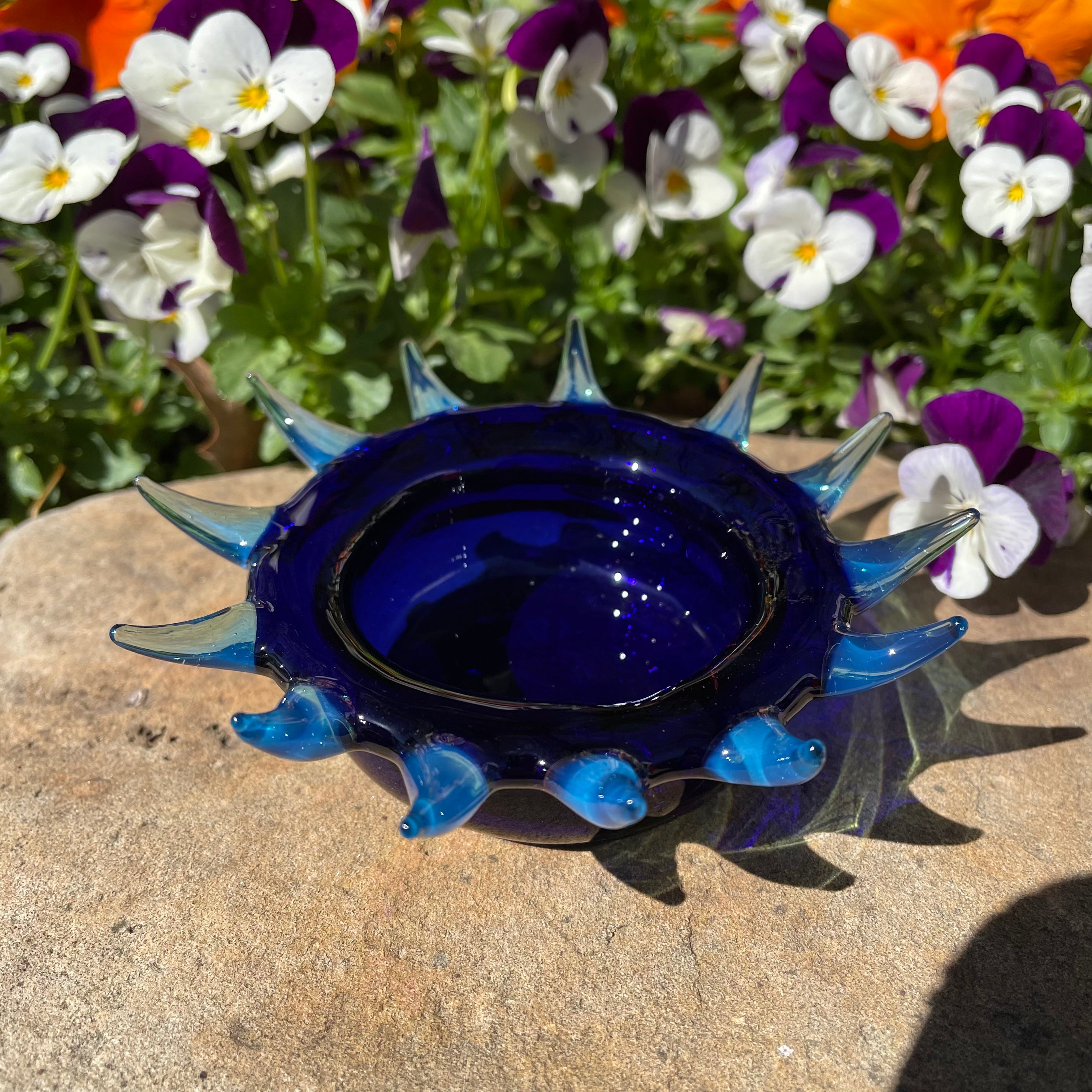 Premium Spiky Cactus-Shaped Ashtray - Durable Metal Outdoor/Indoor Smoking Accessory for Home, Office, Patio & Garden Use