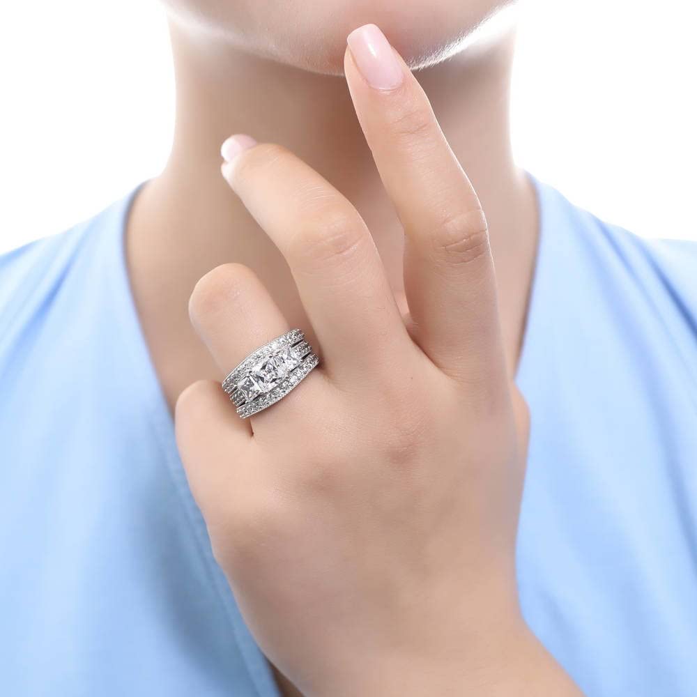 BERRICLE Sterling Silver 3-Stone Wedding & Engagement Ring Set for Women - 1.6 Carat Princess Cut Cubic Zirconia CZ - Rhodium Plated Size 4-10 - Perfect for Proposals, Anniversaries & Bridal Jewelry Gifts