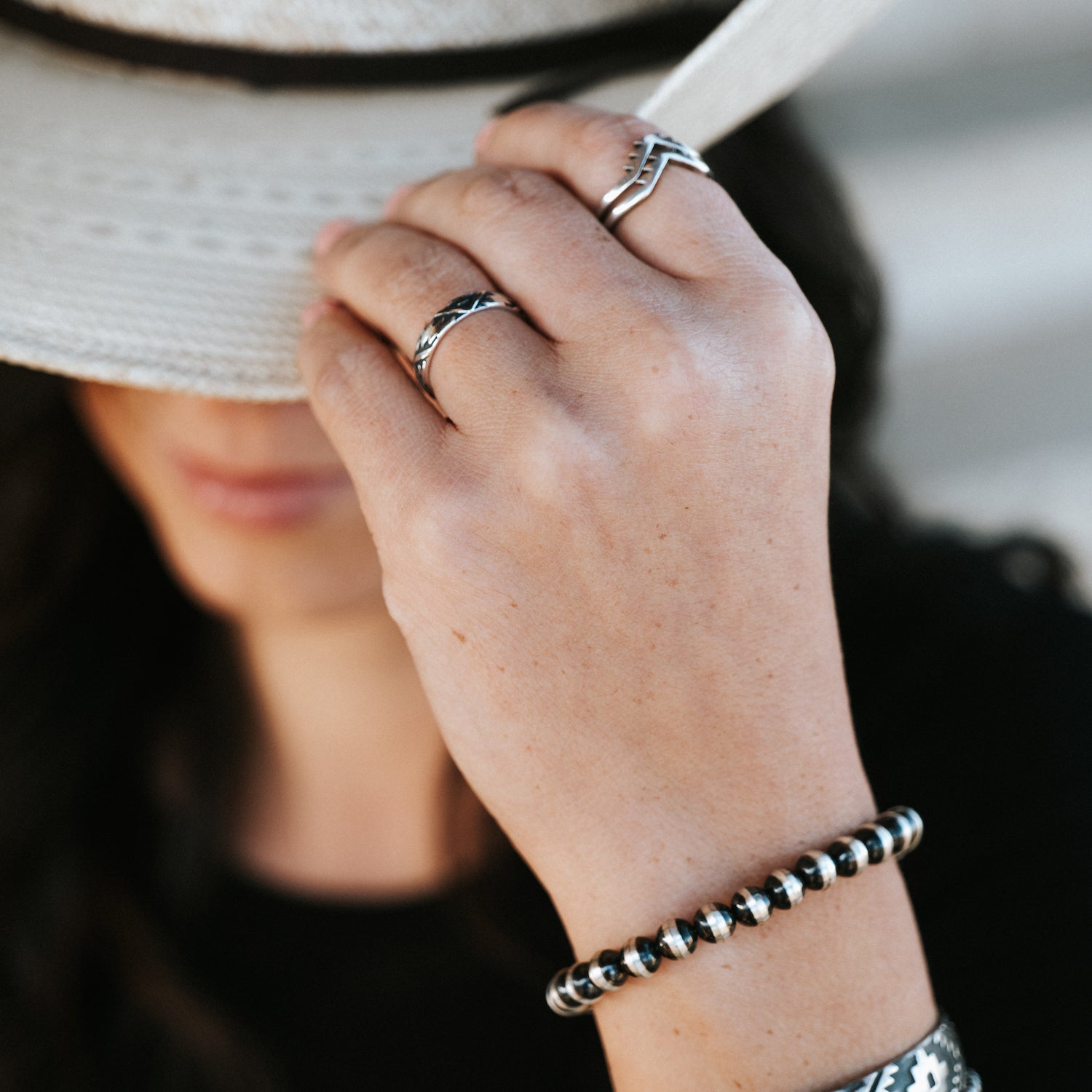 Grand Silver Pearls Bracelet - 7mm Desert Blossom Design | Elegant Jewelry for Women, Perfect for Weddings, Parties & Special Occasions
