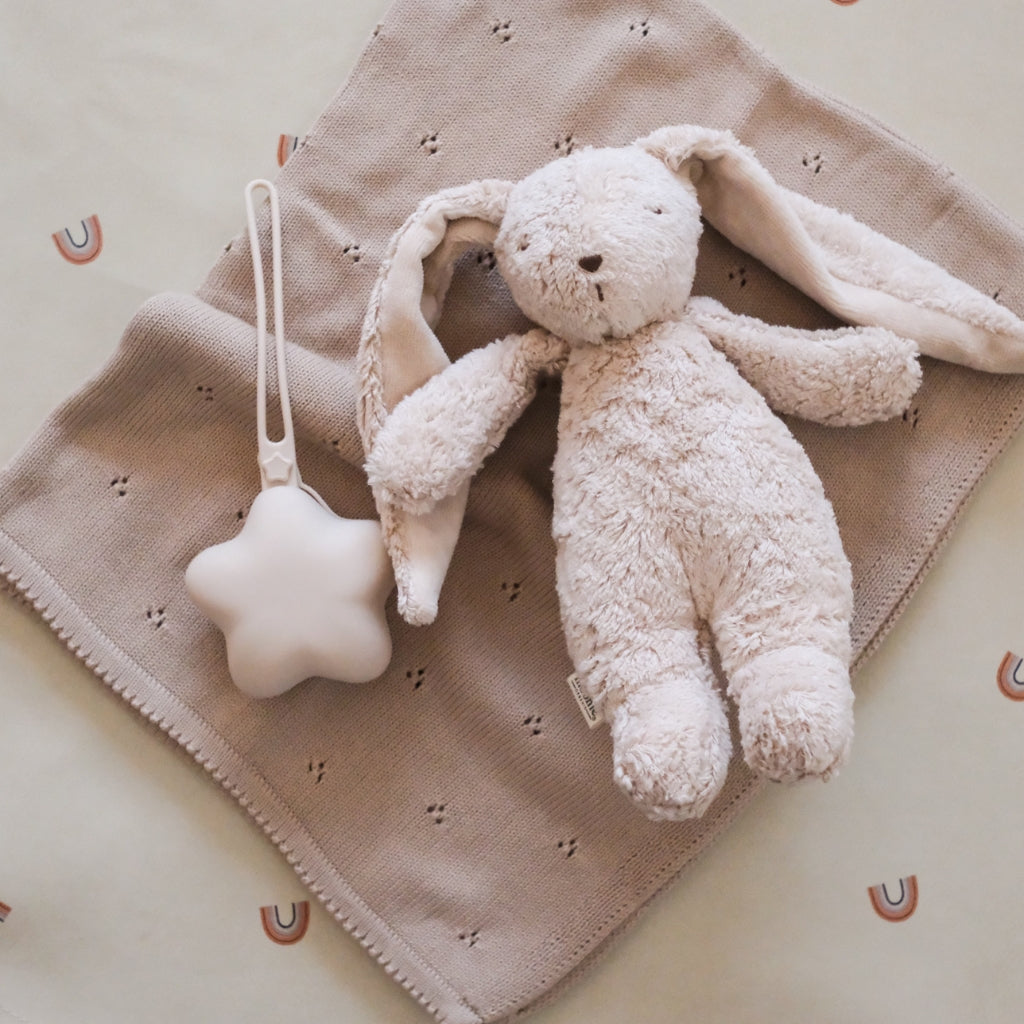 Moonie Organic Humming Bunny 2.0 Sand - Natural Play Sand for Kids Sensory Activities, Safe & Non-Toxic Sandbox Toy for Toddlers, Perfect for Indoor/Outdoor Play, Arts & Crafts, and Sensory Bins