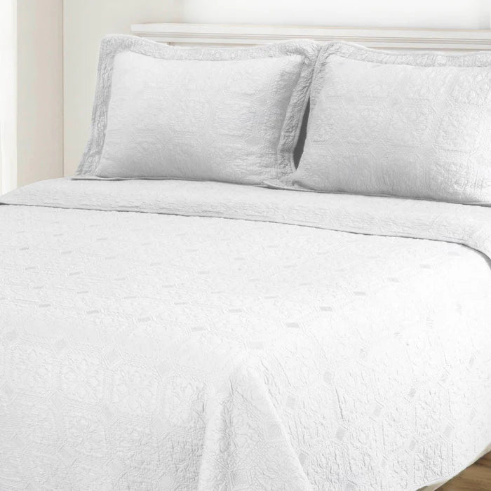 Corrington Cotton Reversible Floral Embroidered Geometric Quilt Set - Queen Size Bedding with Matching Pillow Shams - Perfect for Master Bedroom, Guest Room & Cozy Home Decor