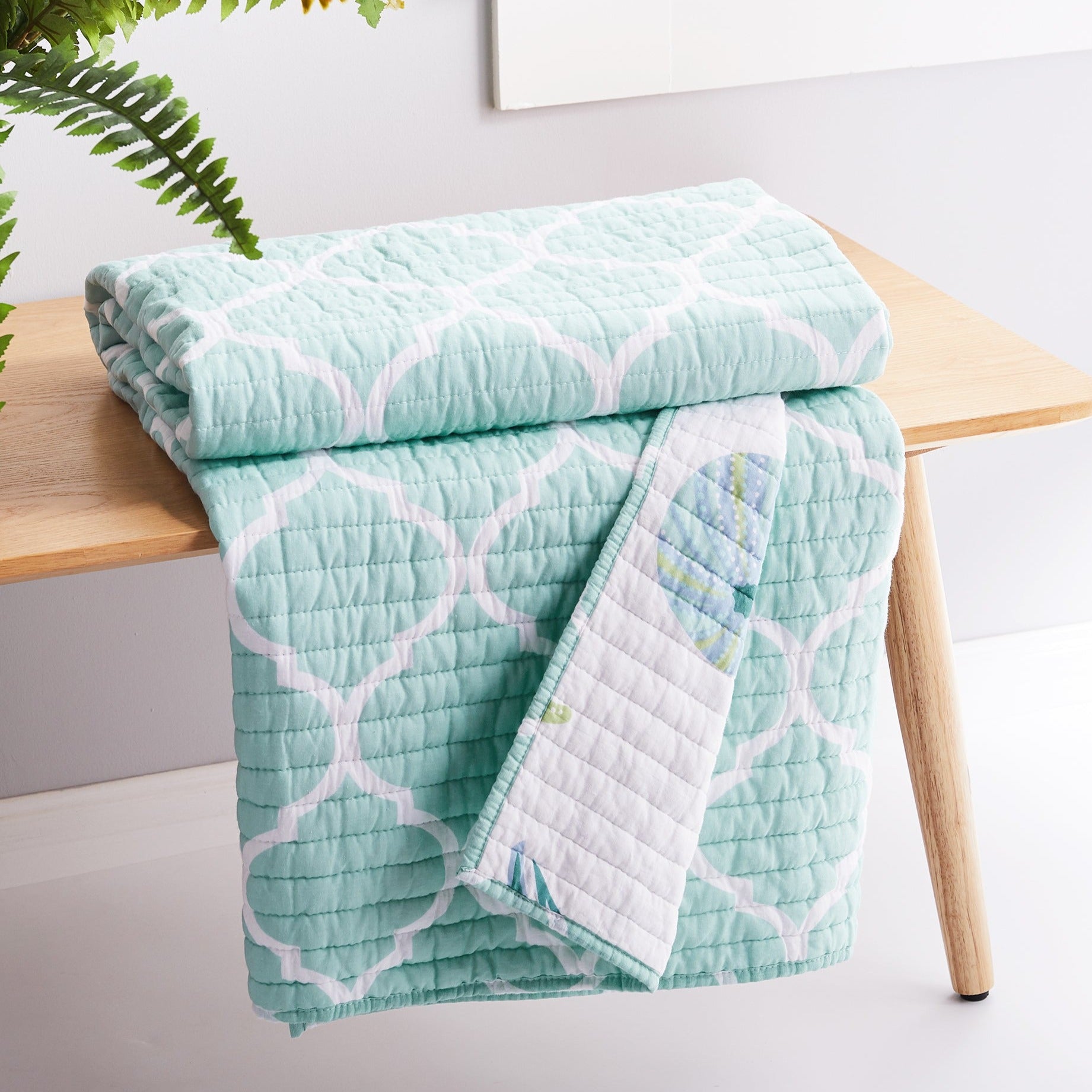 Del Rey Quilted Throw Blanket - Soft & Cozy Lightweight Bedspread for Couch, Sofa, Bed - Perfect for Living Room, Bedroom, Office & Travel Use