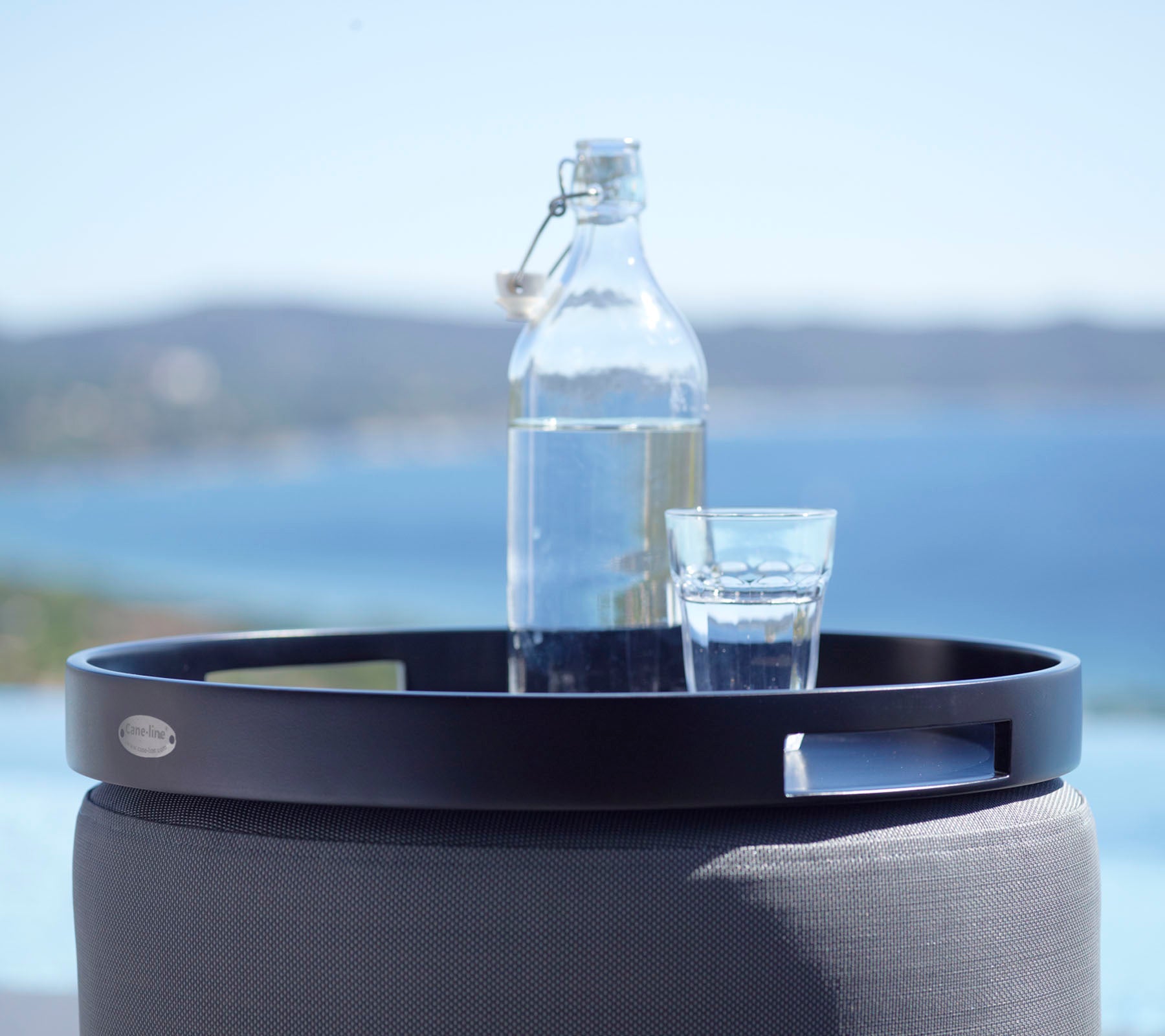 Round Club Tray - 44 cm Diameter - Perfect for Serving Drinks, Snacks & Appetizers at Parties, BBQs & Home Gatherings