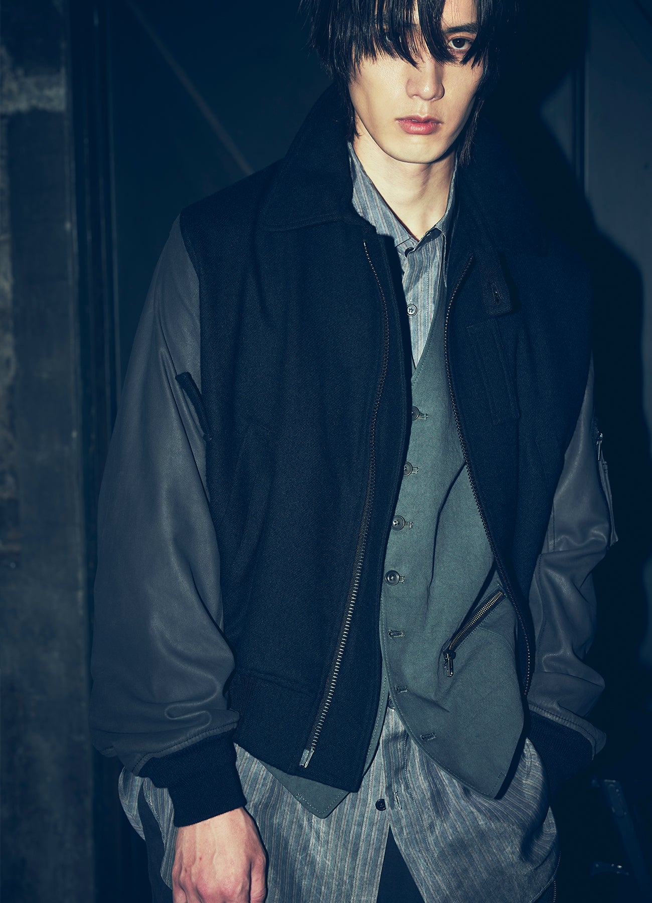 COTTON ZAZA CROSS WA ZIPPER POCKET VEST - Men's Casual Streetwear Jacket for Outdoor Activities & Urban Fashion