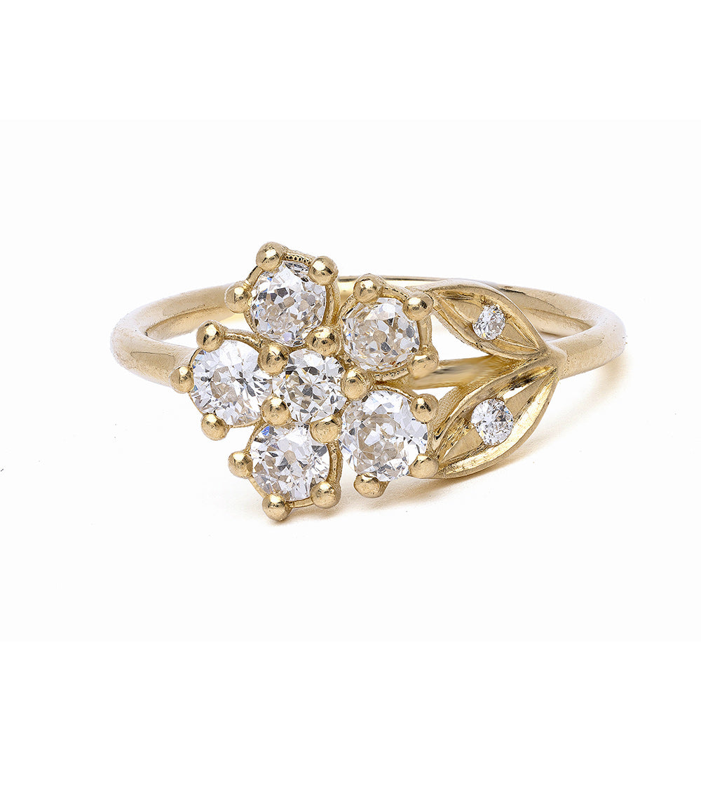 Vintage Style Floral Engagement Ring - Elegant Wedding Band for Women, Perfect for Proposals, Anniversaries & Romantic Occasions