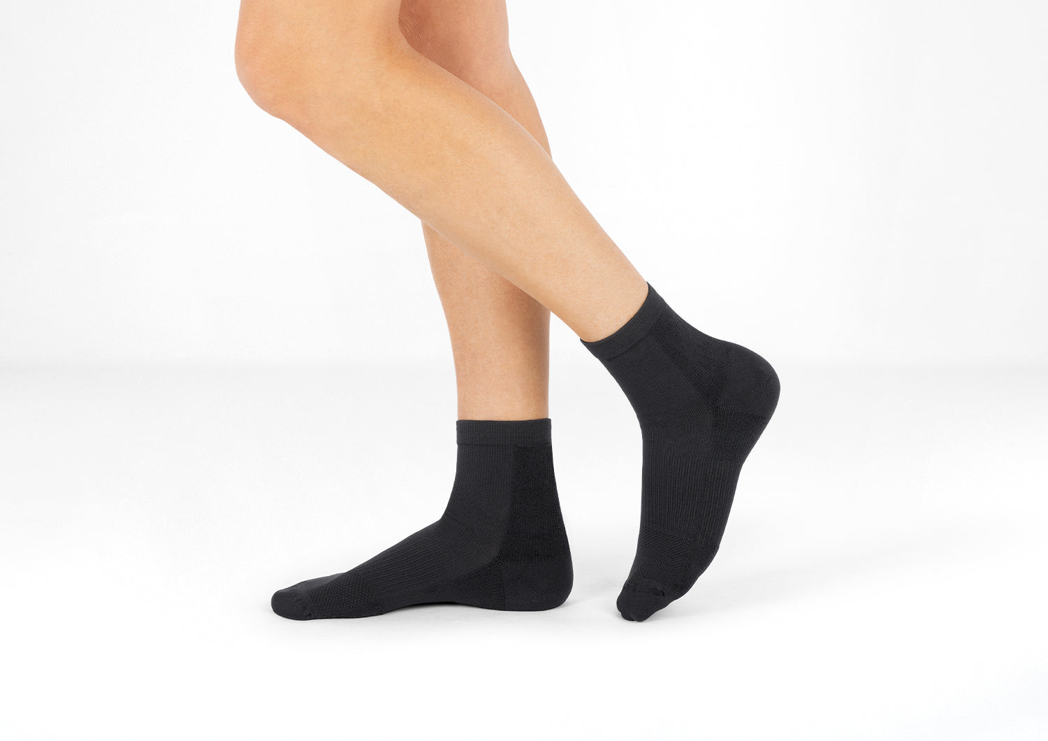 15-20 mmHg Compression Ankle Socks for Women & Men - Black - Ideal for Running, Travel & Varicose Vein Relief