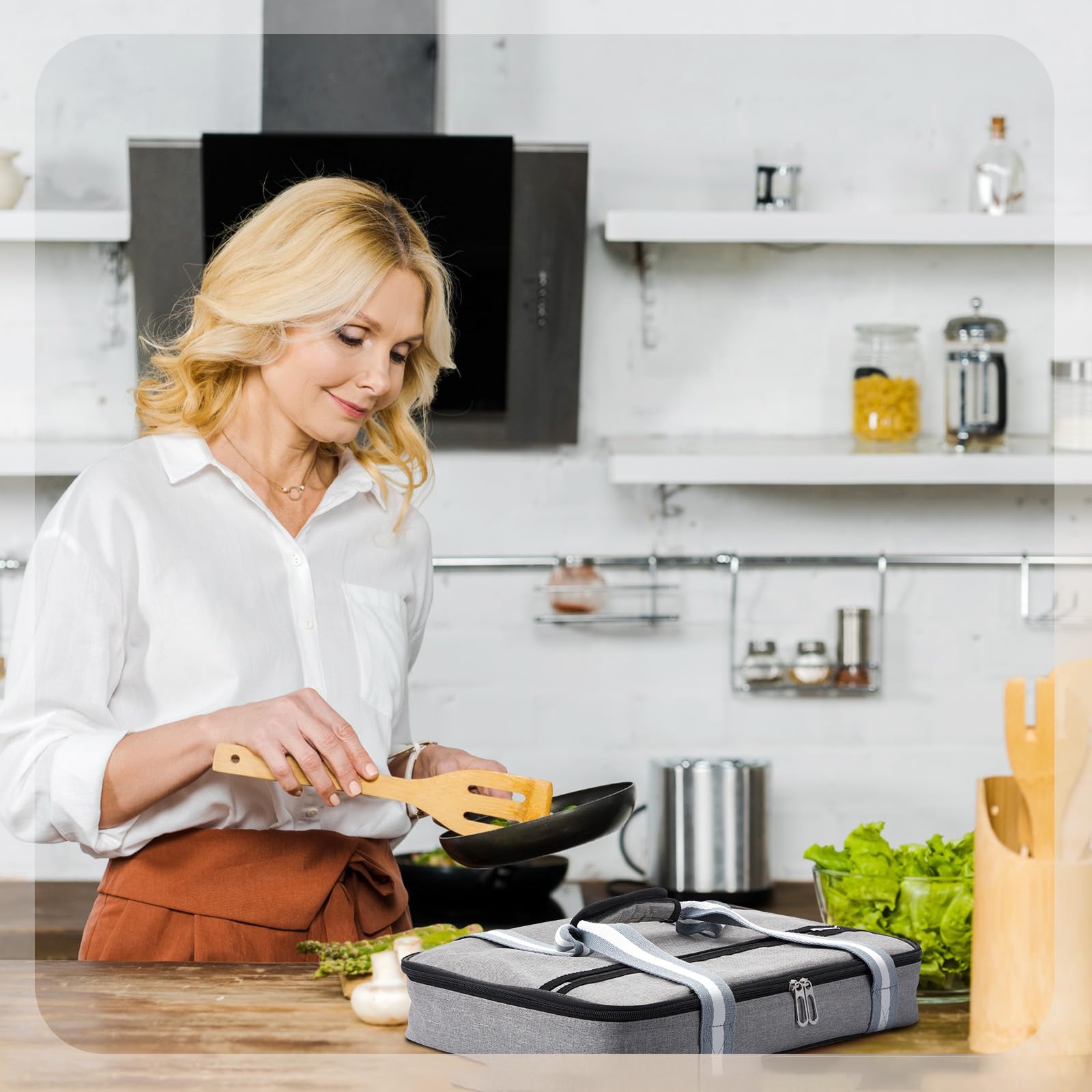 9 x 13 Inch Glass Baking Dish with Lid - Oven Safe Casserole Pan with Insulated Carrier Bag for Hot & Cold Food - Perfect for Potlucks, Picnics, Cookouts & Holiday Gatherings