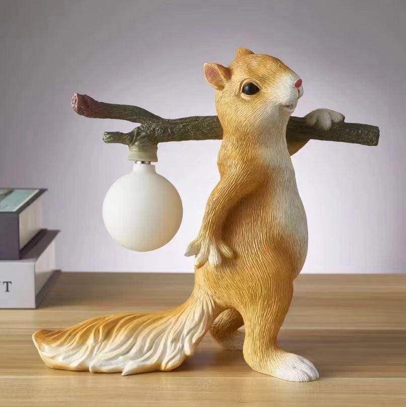 Modern Squirrel-Shaped Table Lamp - Cute Animal Desk Light for Kids Room, Study & Nursery Decor - Perfect Night Light for Bedtime Reading & Cozy Ambience