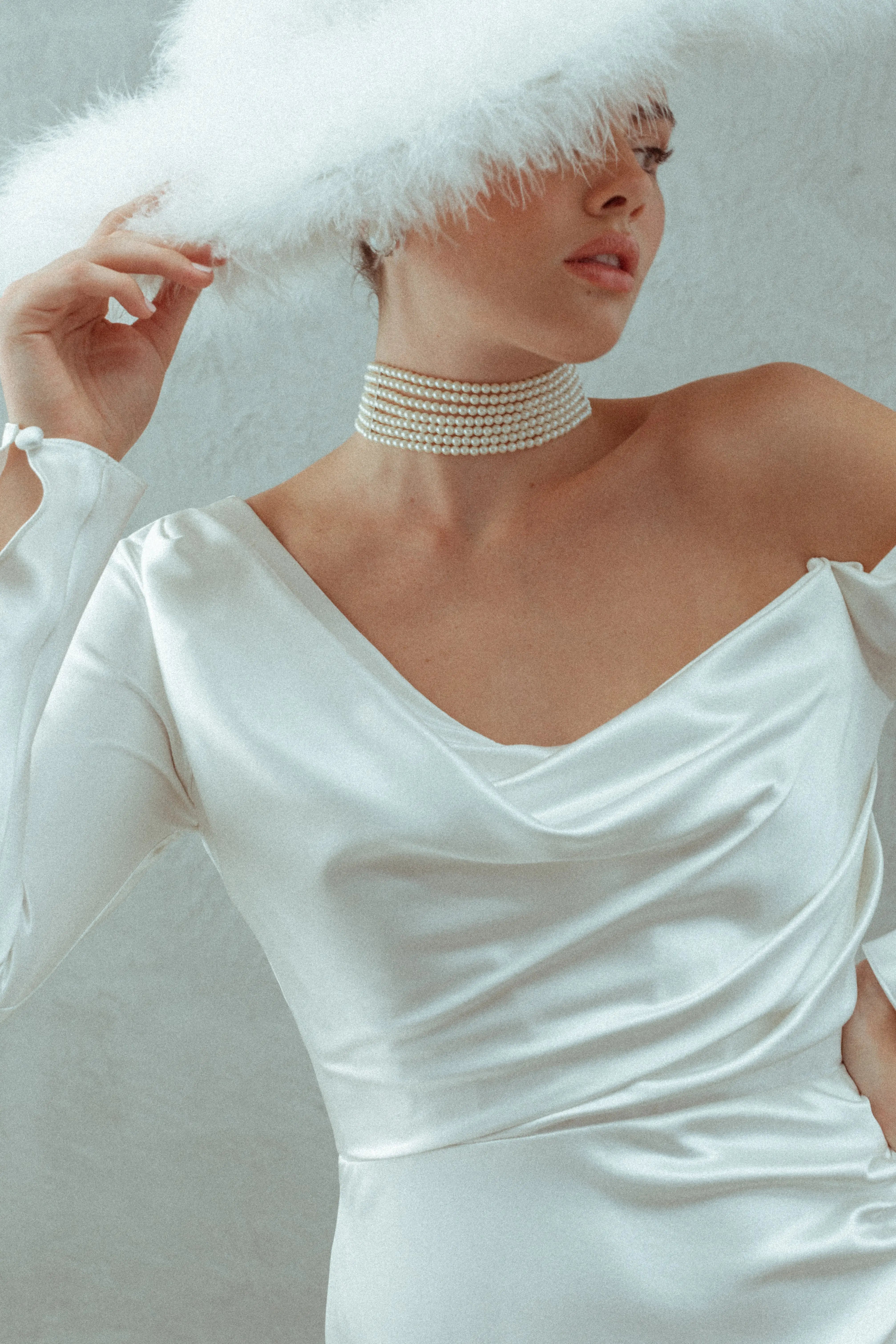Elegant Pearl Choker Necklace for Women - Vintage Pearl Collar Necklace with Adjustable Chain - Perfect for Weddings, Parties & Special Occasions