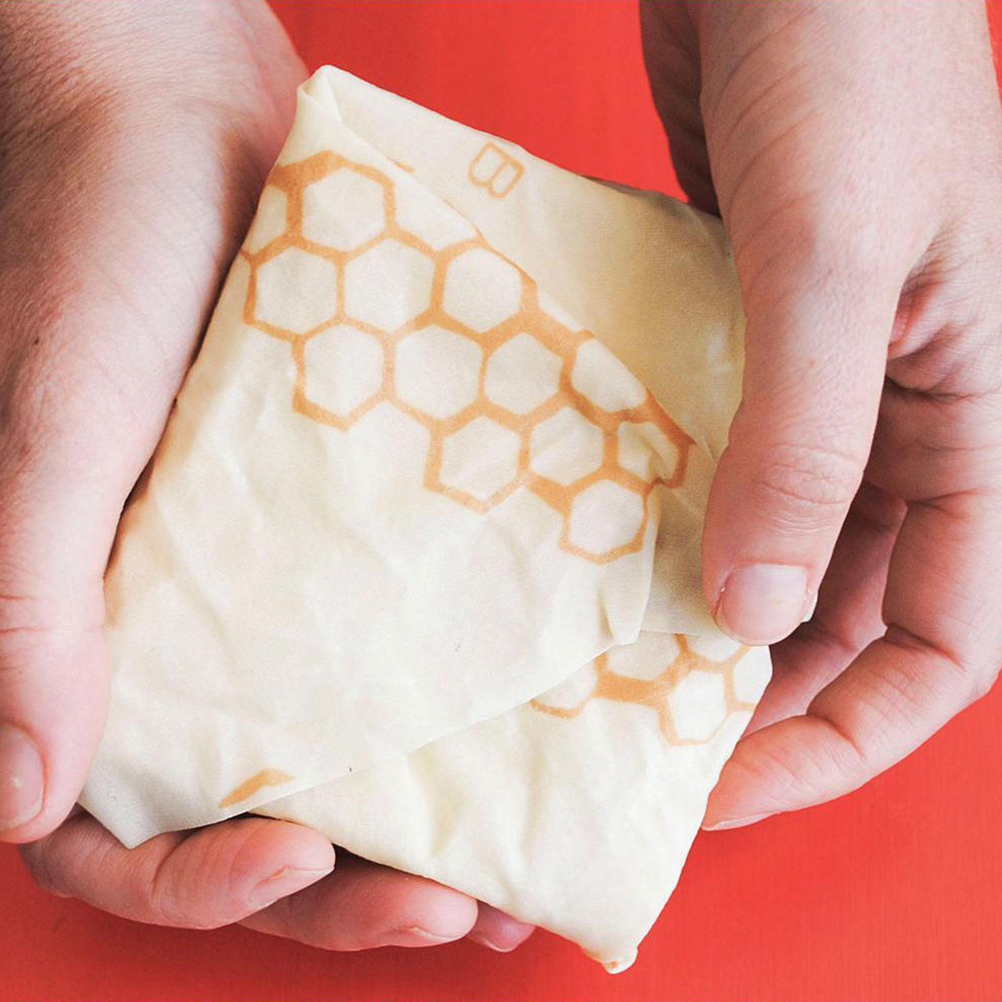 Bee's Wrap Original Print Medium 1 Piece (10x11) - Reusable Eco-Friendly Beeswax Food Wrap for Sustainable Food Storage | Perfect for Sandwiches, Cheese & Fresh Produce