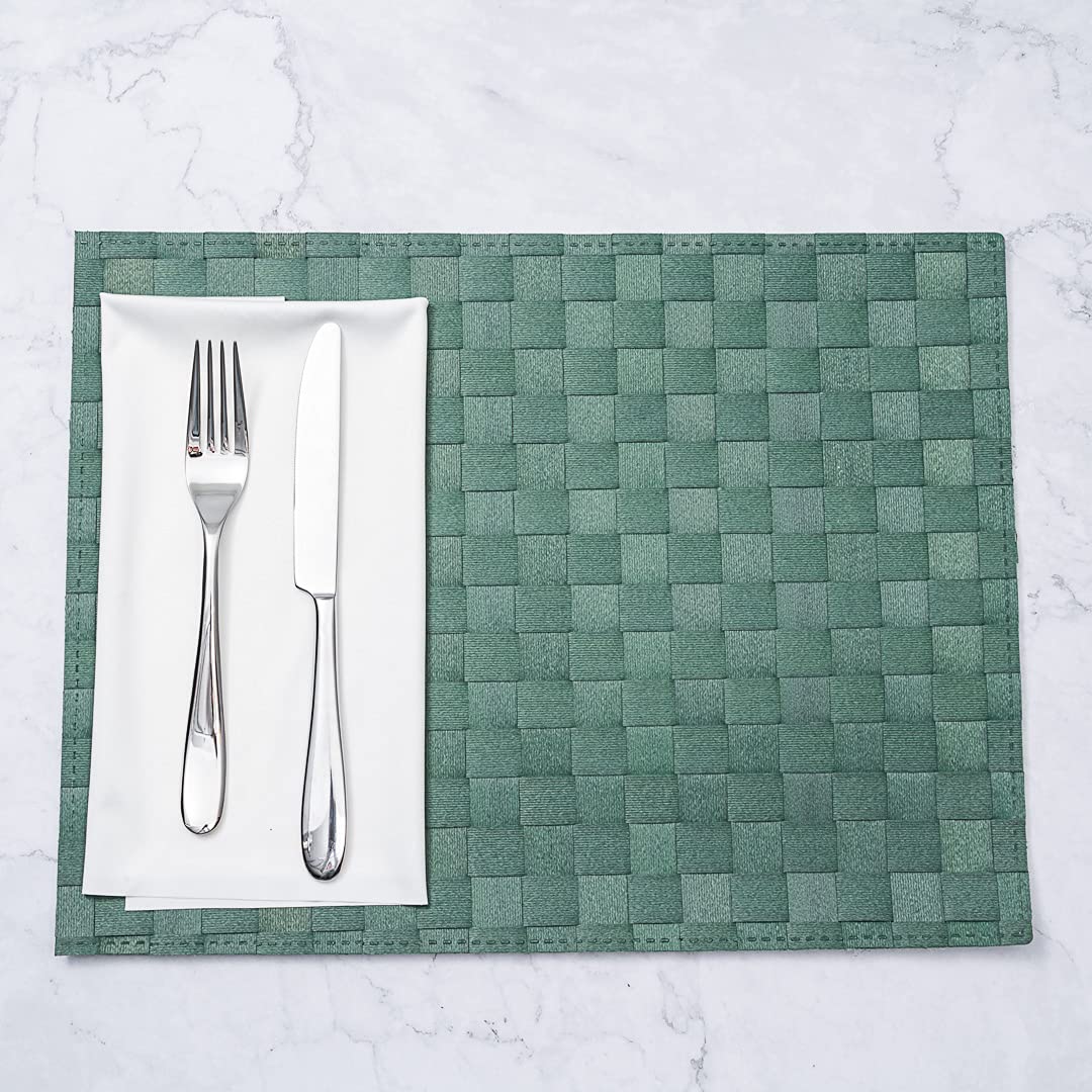 Restaurantware Macroweave 16 x 12 Inch Woven Placemats Set of 6 - Durable & Easy Clean Rectangle Table Mats for Dining Room, Kitchen, or Restaurant Use - Eco-Friendly Plastic Placemats for Everyday Meals & Entertaining