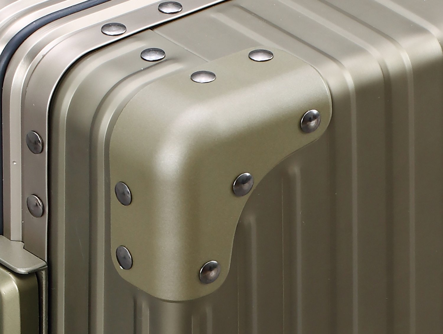 Aleon Lightweight Aluminum Carry-On Luggage 21