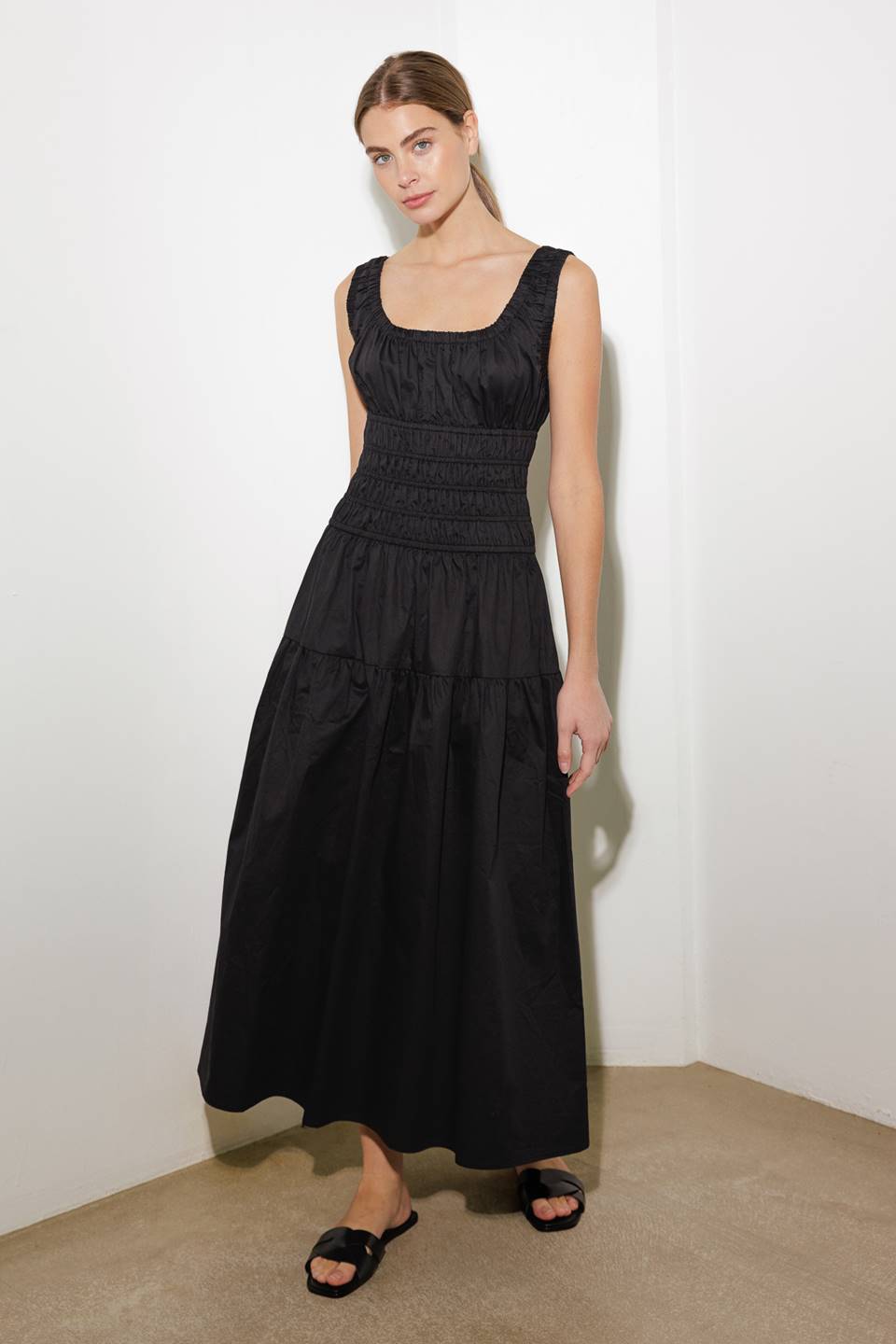LOVELIEST LOOKS MIDI DRESS in Black - Perfect for Casual Outings, Date Nights & Special Occasions