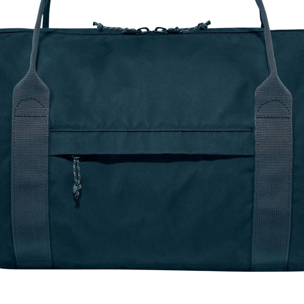 Fjallraven Vardag 30L Duffel Bag - Waterproof Travel Duffel for Men & Women, Weekender Overnight Bag with Shoulder Strap - Perfect for Gym, Camping, Hiking & Weekend Trips (Deep Forest Green)