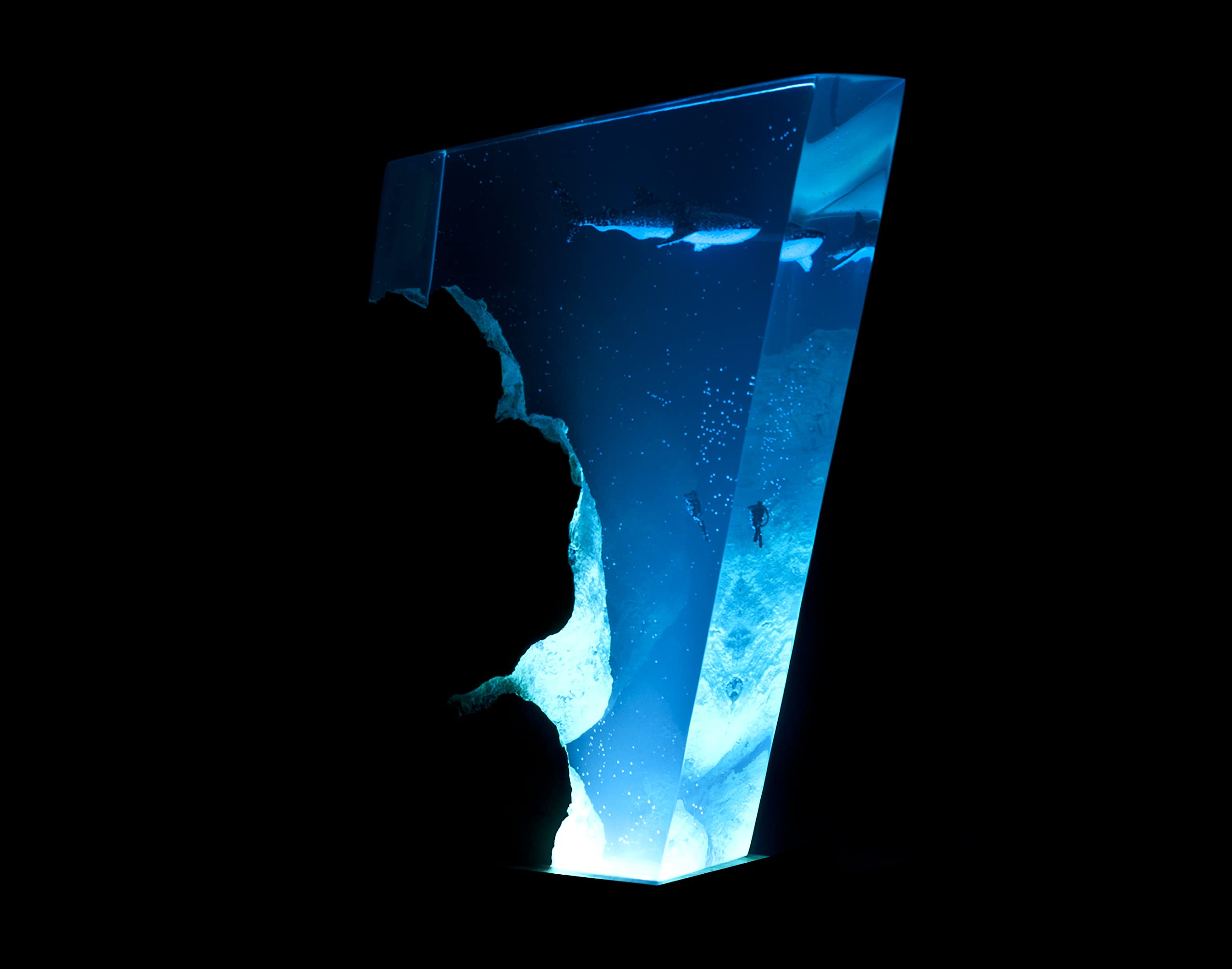 Epoxy Resin Lamp - Handmade Whale Art & Sea Animals Night Light, Unique Resin Epoxy Bedside Lamp with Whale Shark Design, Mood Lighting for Home Decor, Nature-Inspired Original Artwork | Perfect for Bedroom, Living Room & Office Ambiance