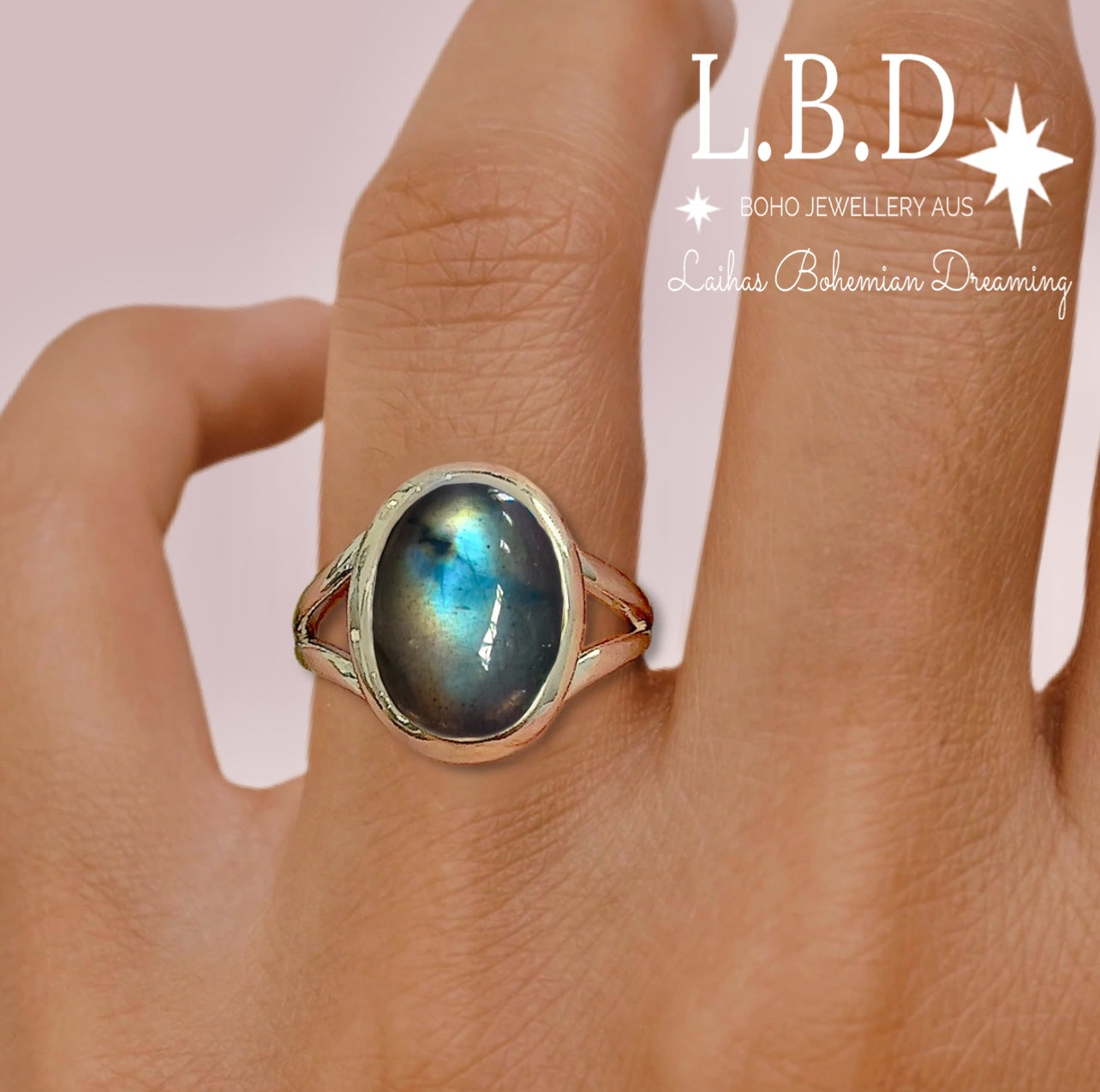 Handmade Majestic Oval Labradorite Ring for Women - Elegant Gemstone Jewelry for Everyday Wear & Special Occasions