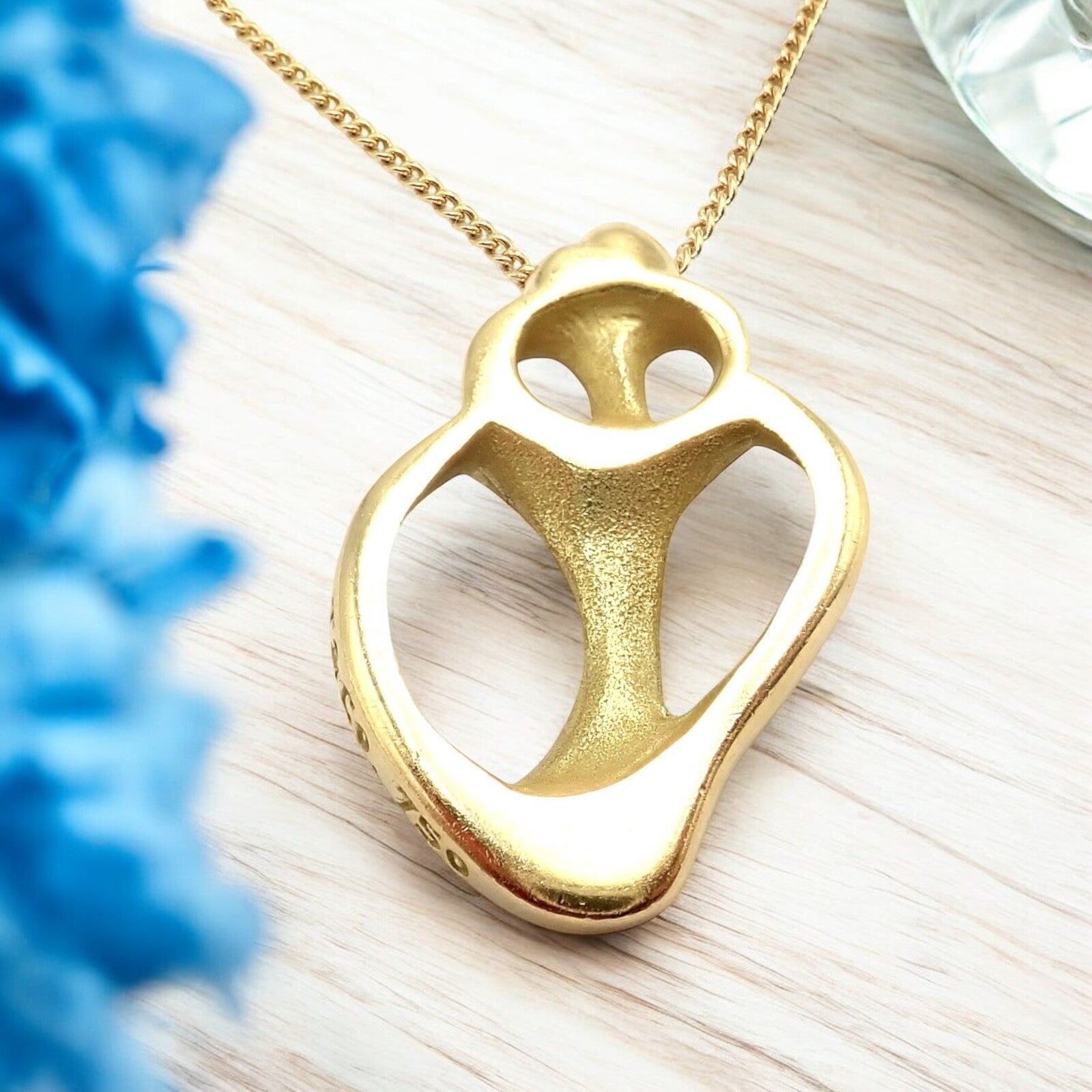 Vintage Tiffany & Co 18K Yellow Gold Seashell Pendant Necklace - Authentic 1980s Jewelry for Women, Perfect Gift for Anniversary, Birthday & Special Occasions