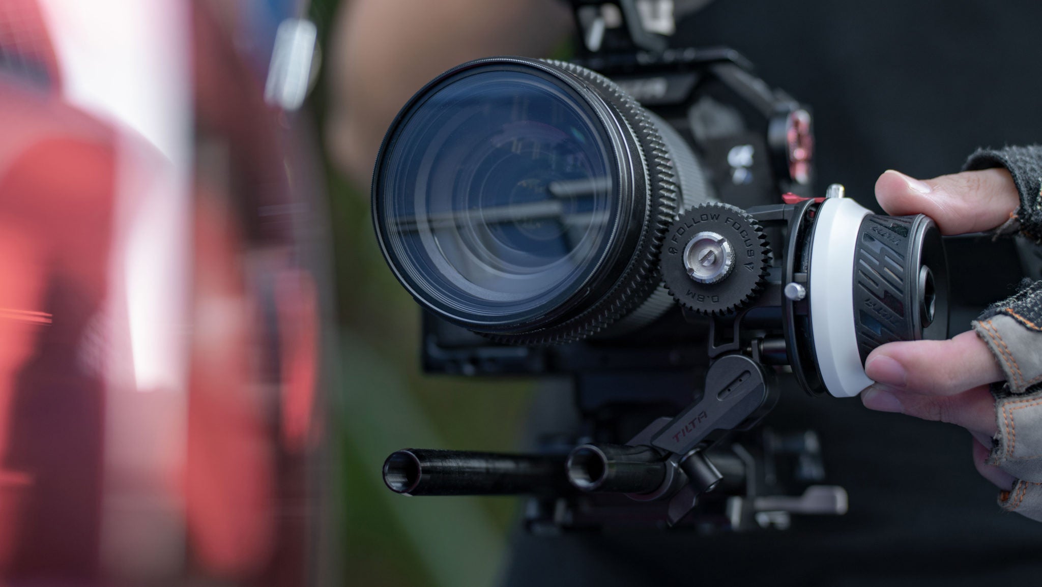Tilta Pocket Follow Focus for DSLR & Mirrorless Cameras - Compact Camera Lens Focus Control System - Perfect for Filmmaking, Vlogging & Professional Video Production