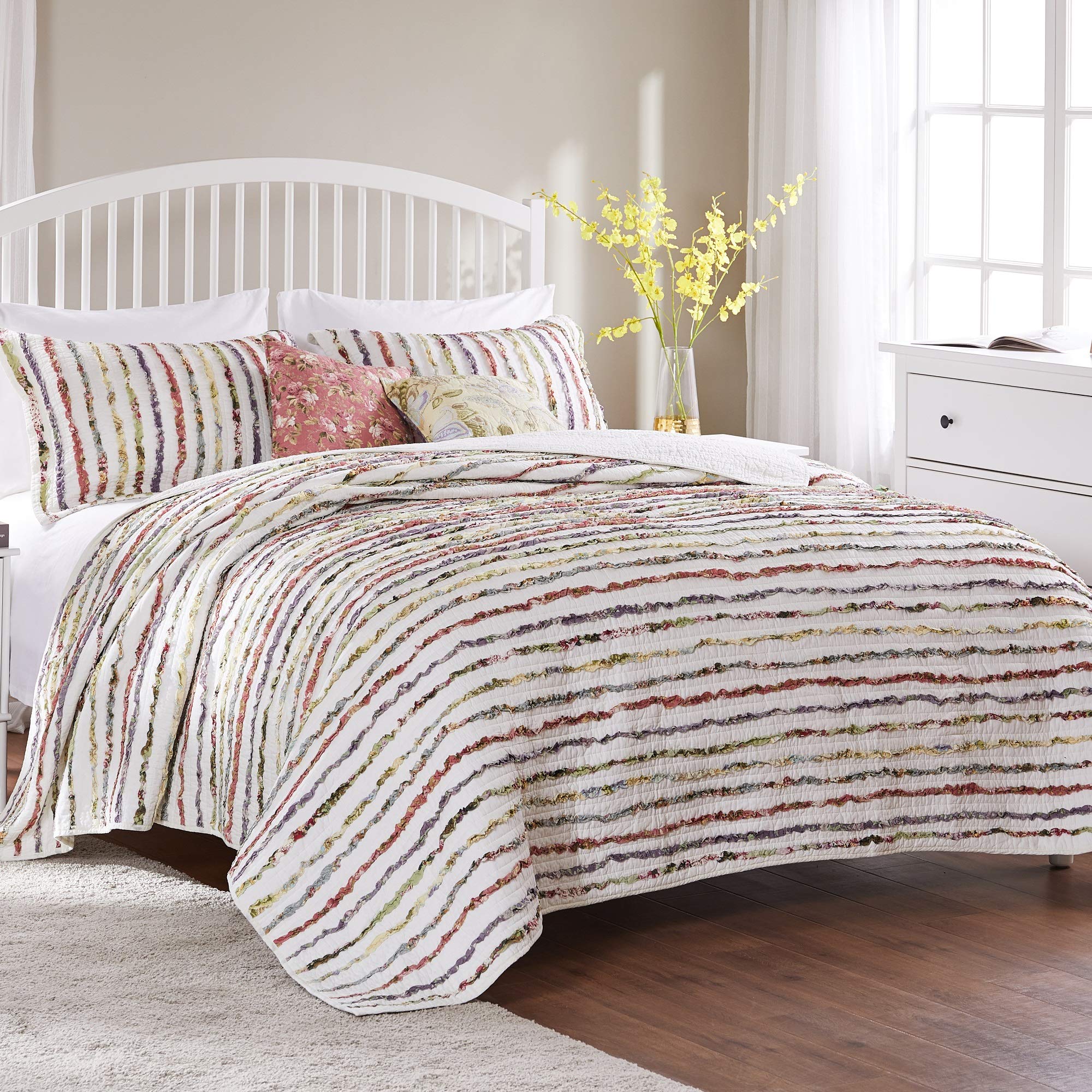 Greenland Home Bella Ruffled Quilt Set - 5 Piece King/California King Size Bedding Set, Soft & Breathable Comforter with Decorative Ruffle Trim - Perfect for Master Bedroom, Guest Room & Cozy Home Decor