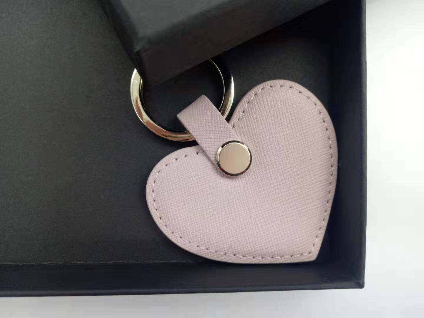 DAN Fashion Heart Shaped Leather Keychain - Cute Pink Leather Key Ring for Car Keys, House Keys & Gift Giving - Perfect for Everyday Use, Travel & Special Occasions