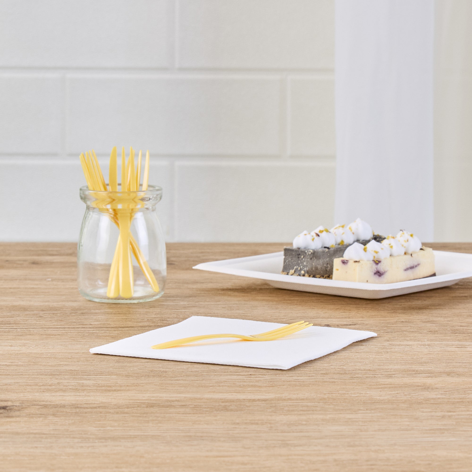Baby Yellow Plastic Cake Forks with Knife Edge - 4 x 3/4 Inch - Pack of 500 - Perfect for Birthday Parties, Baby Showers & Catering Events