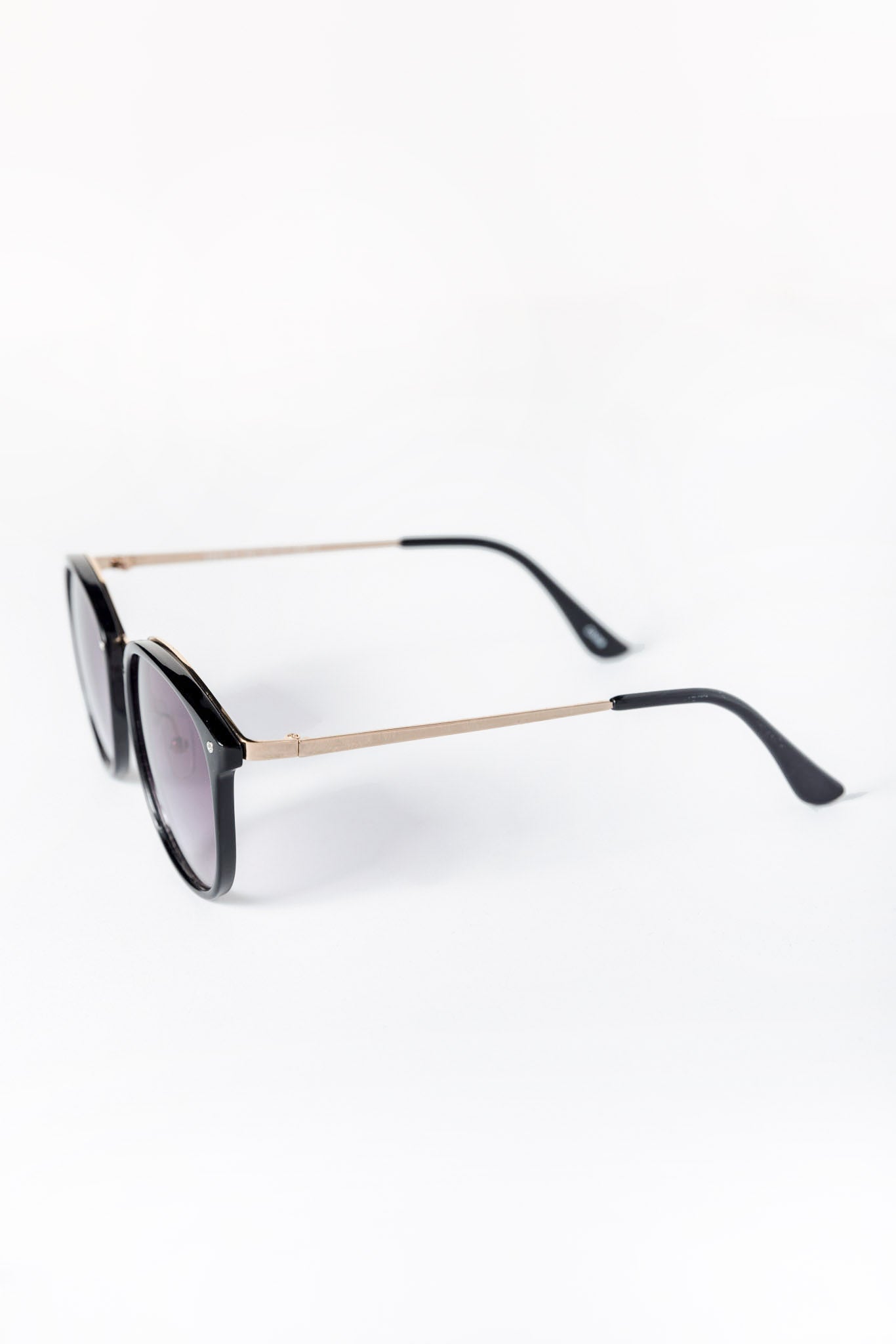 Stylish Rounded Pantos Sunglasses with Metal Trim - UV Protection for Outdoor Activities, Travel & Fashion