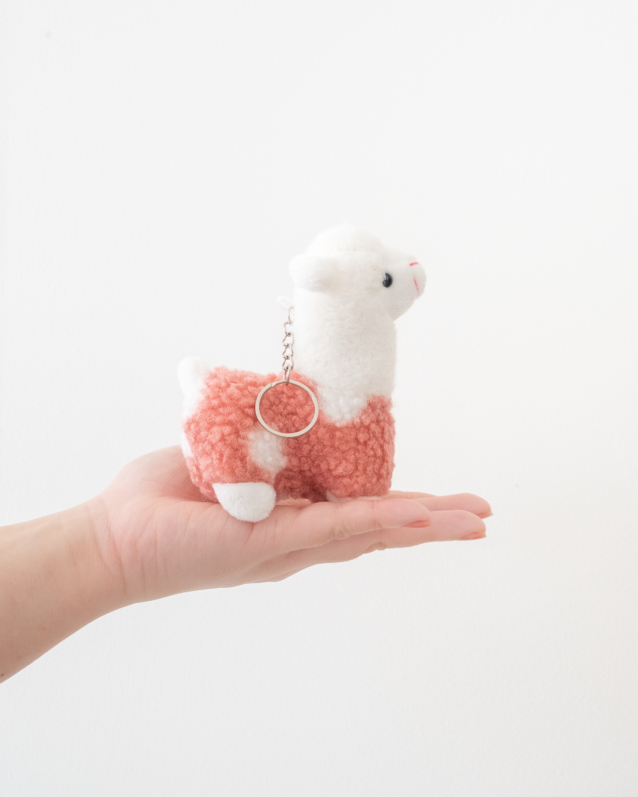 Soft and Cute Alpaca Plush Keychain - Adorable Stuffed Animal Keyring for Backpacks, Bags, and Gifts - Perfect for Kids, Teens, and Animal Lovers