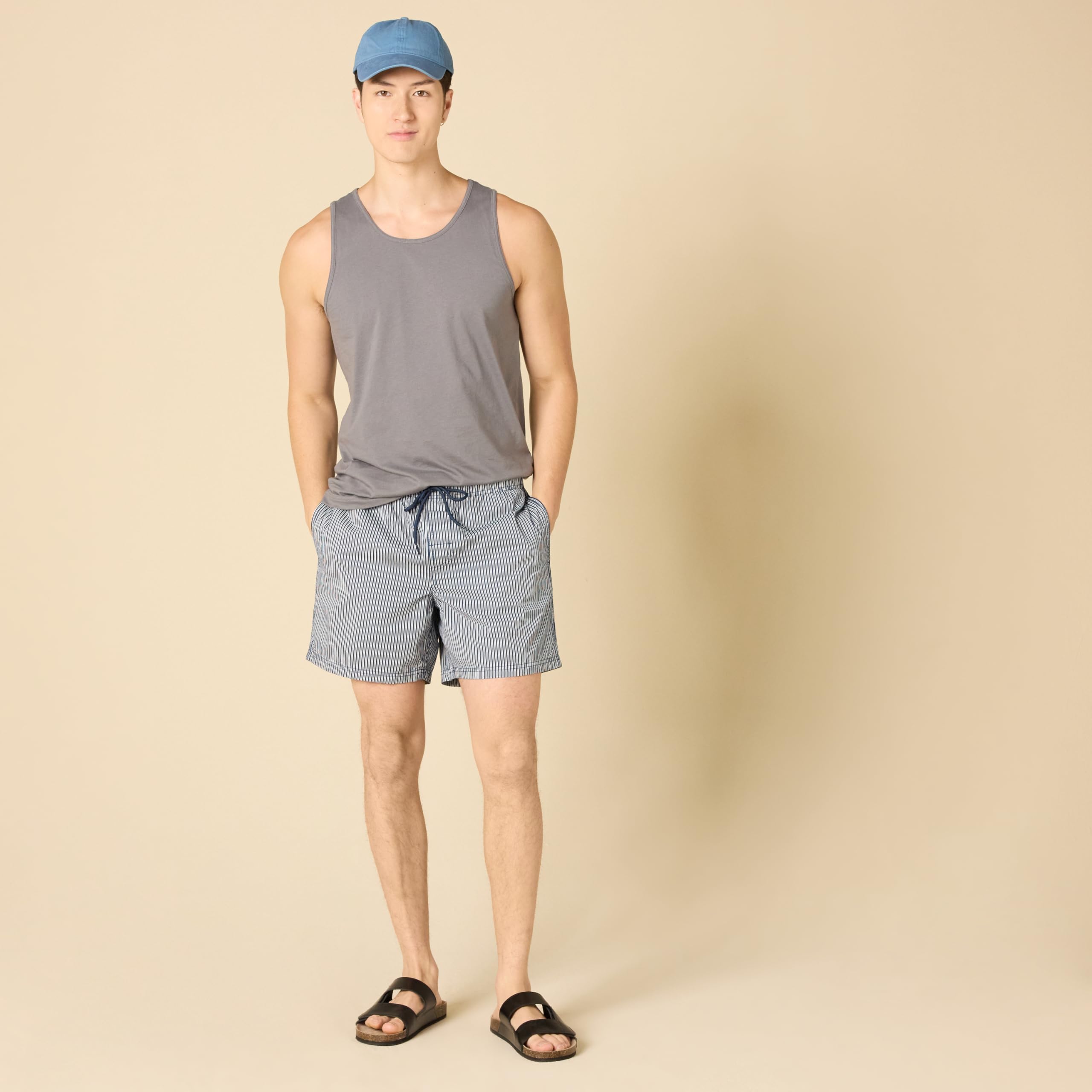 Amazon Essentials Slim-Fit Men's Tank Top - Breathable Cotton Casual Sleeveless Shirt for Gym, Workout & Summer Streetwear